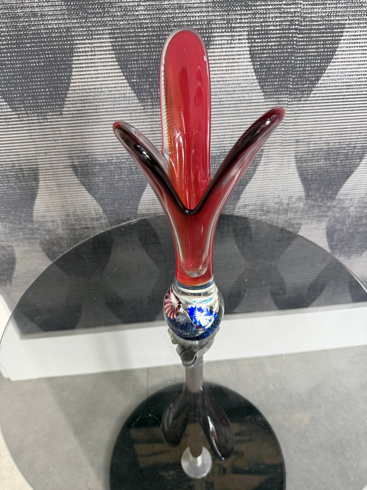 Vintage Murano tulip vase with sulphur base (1960)