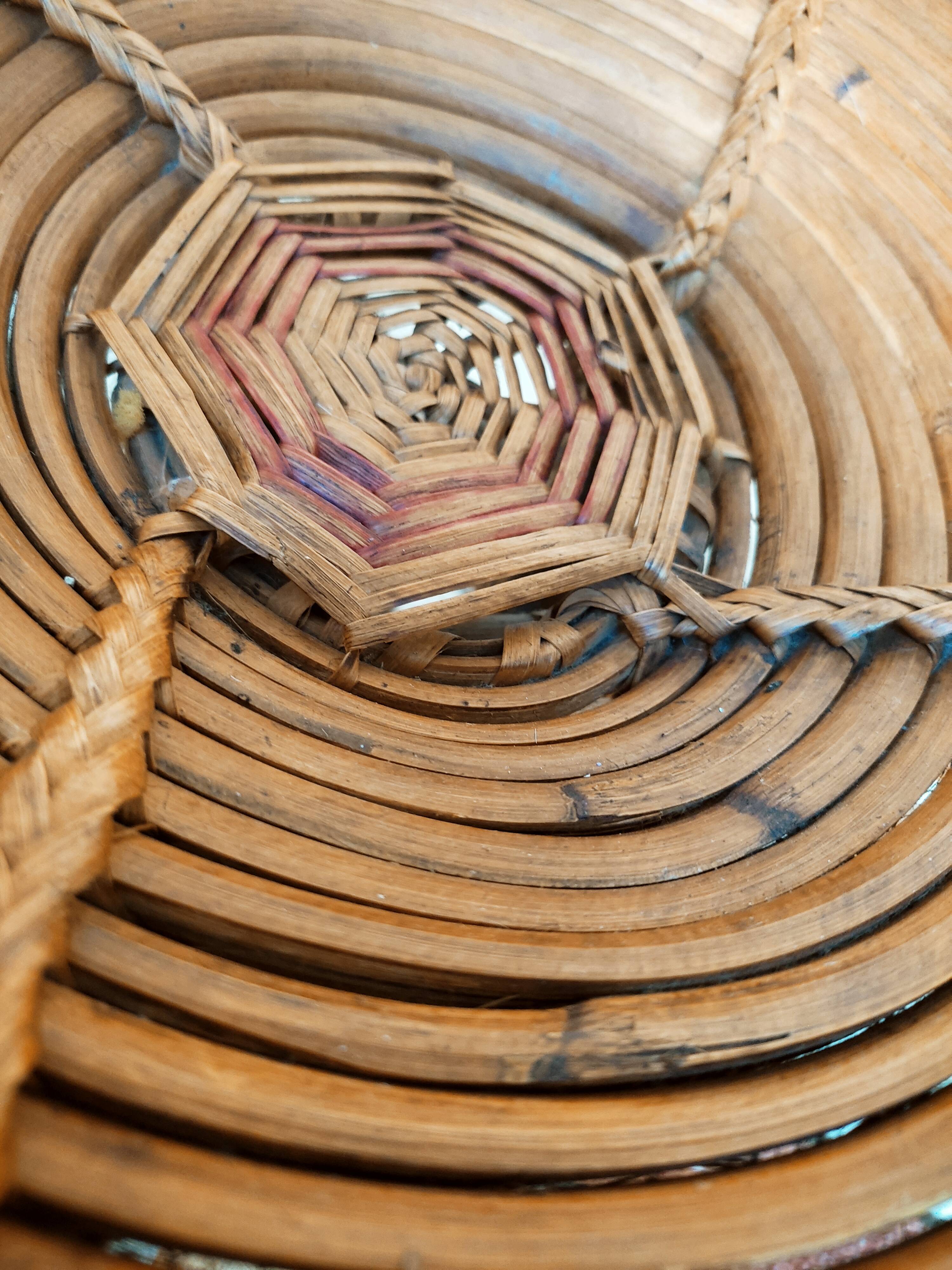 Ethic cup on crossed feet