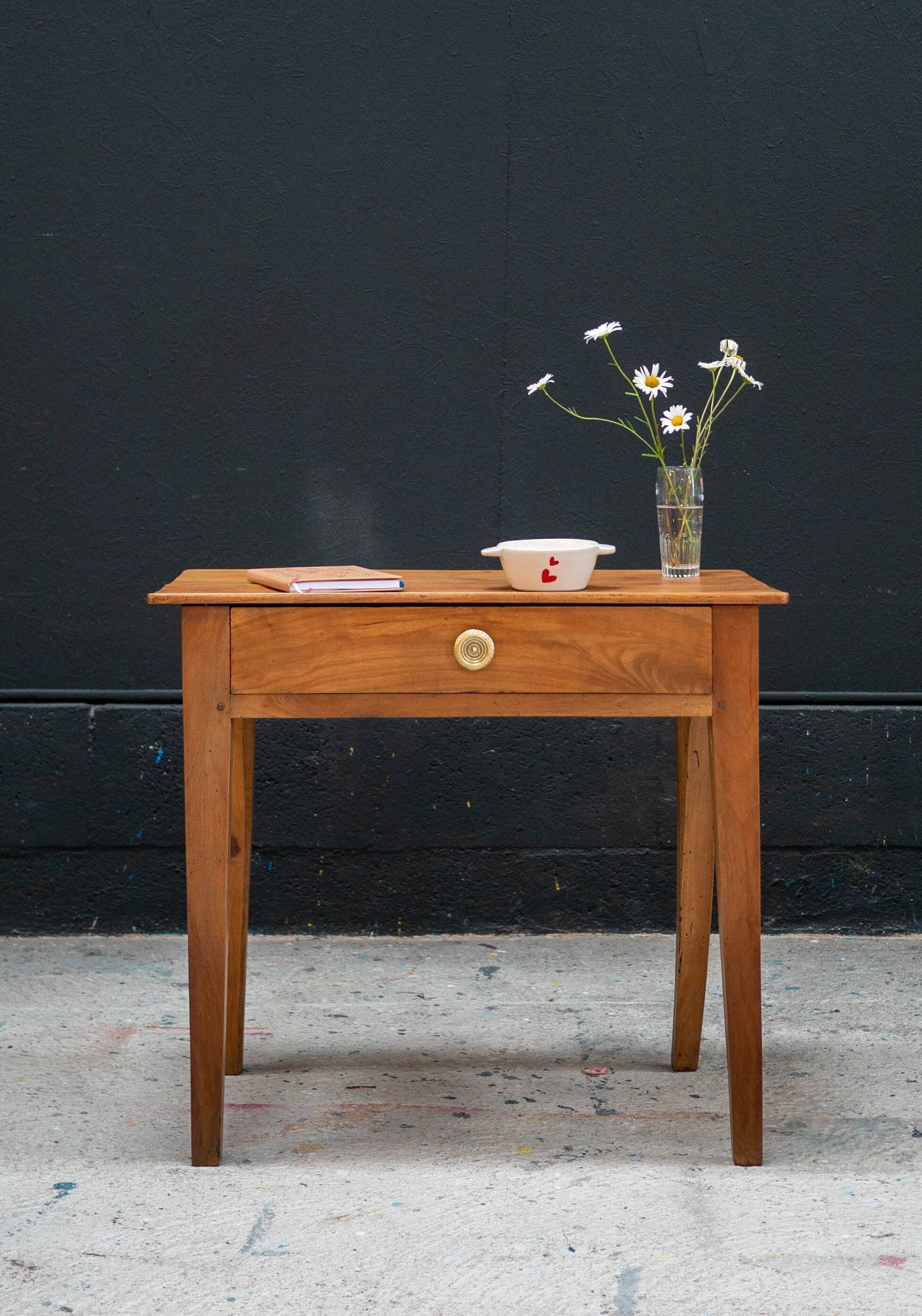 Small walnut table from the 19th century.