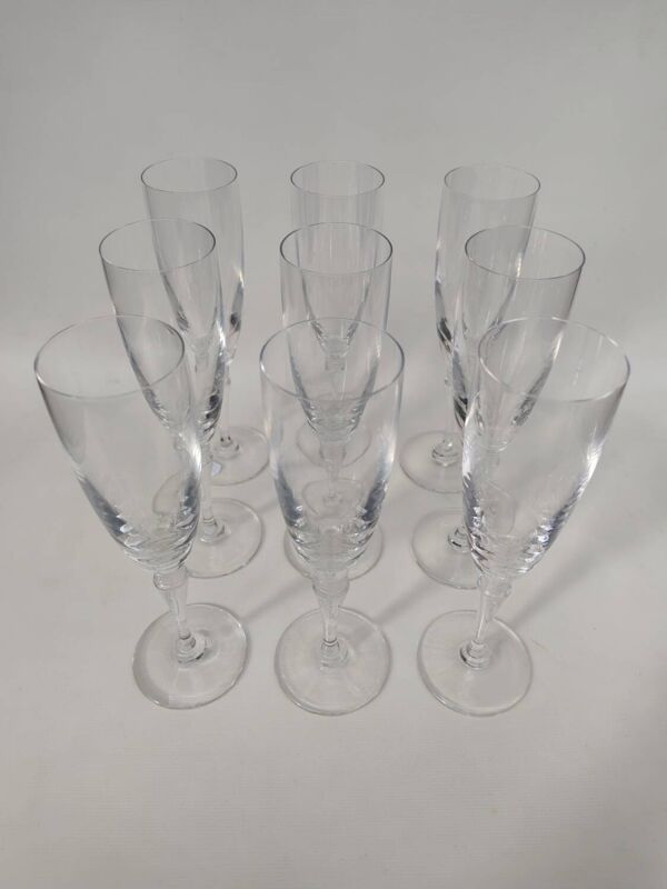 9 flûtes à champagne en cristal de Saint Louis, modèle Grand Lieu.