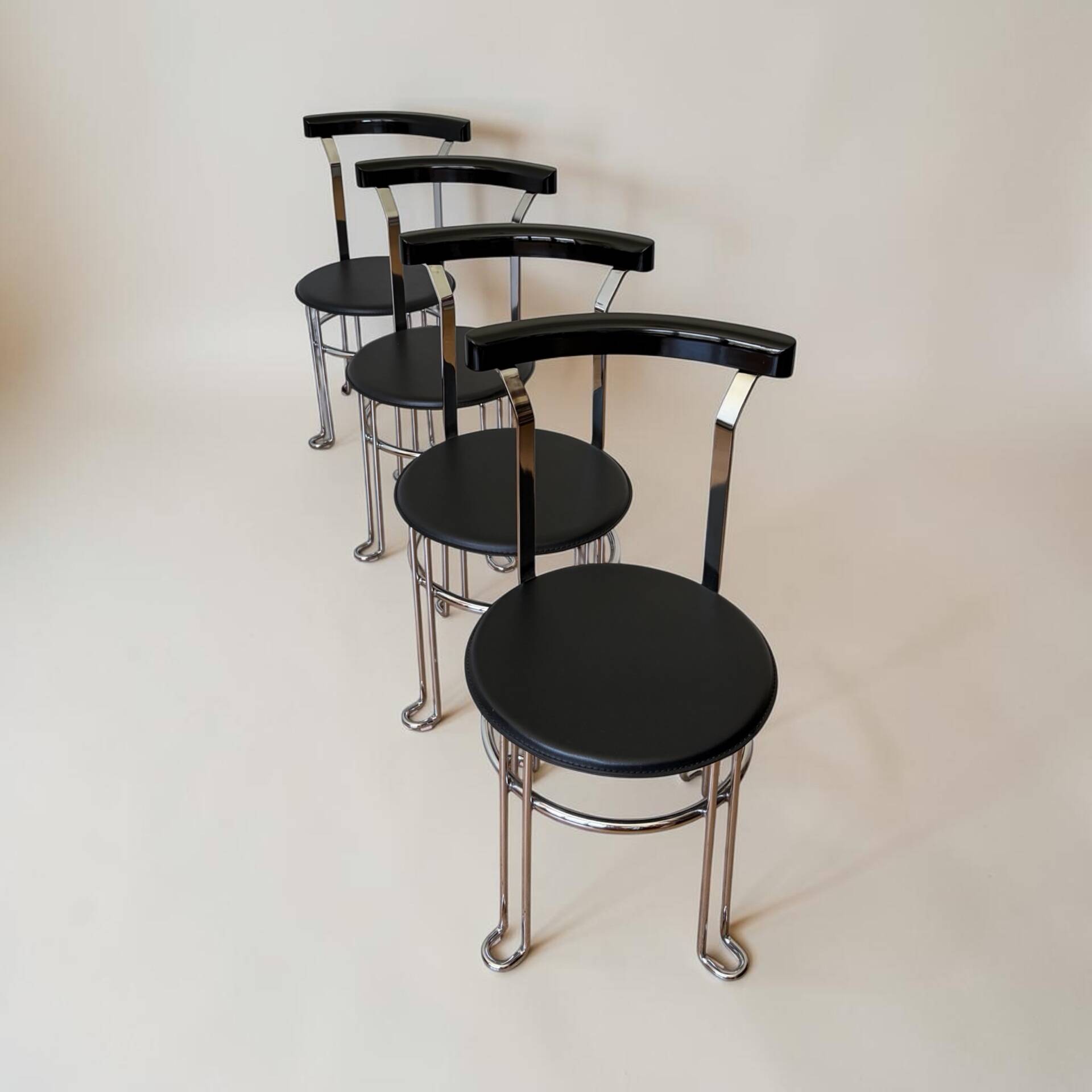 Chaises tubulaires en métal chromé