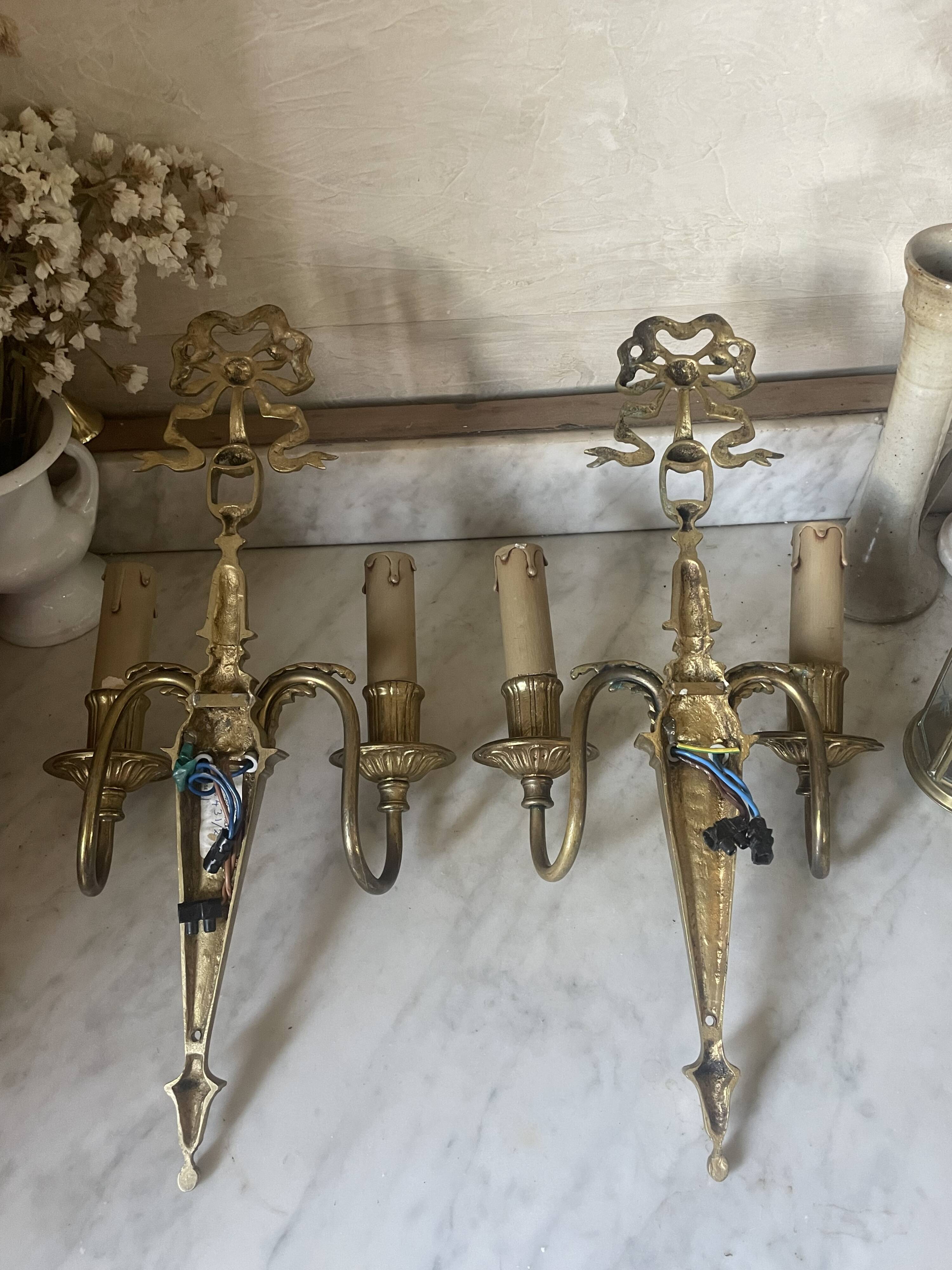 Pair of wall lights in brass and gilded bronze, Arnold Montrose Ltd, Lo