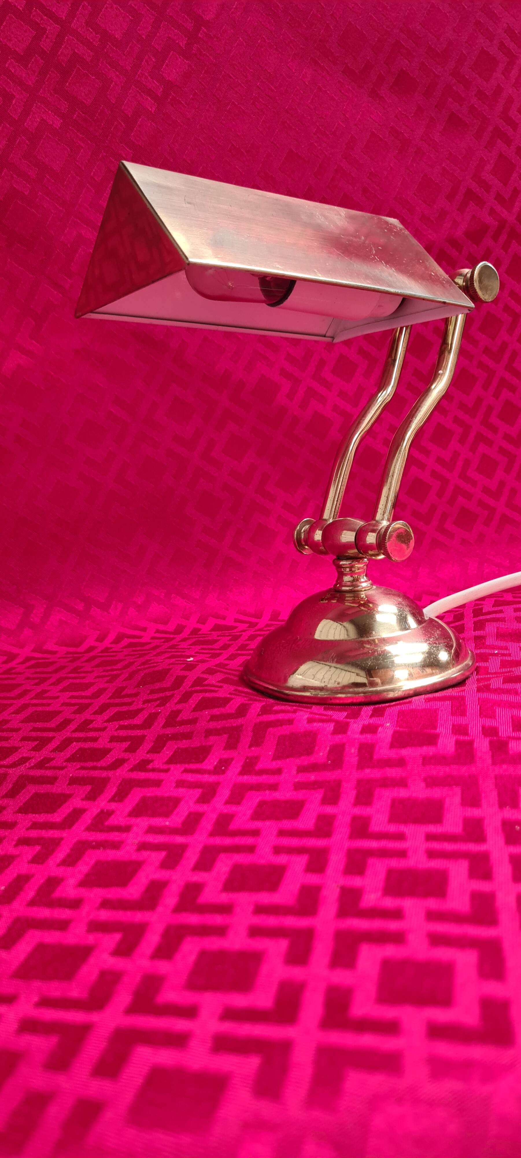 brass bedside or desk lamp 19x15 good condition
