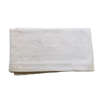 Hand embroidered flat sheet (decor crown)