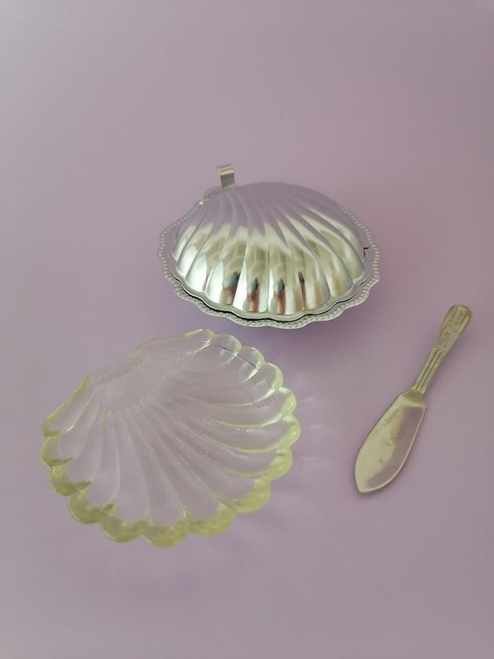 Silver metal shell butterer