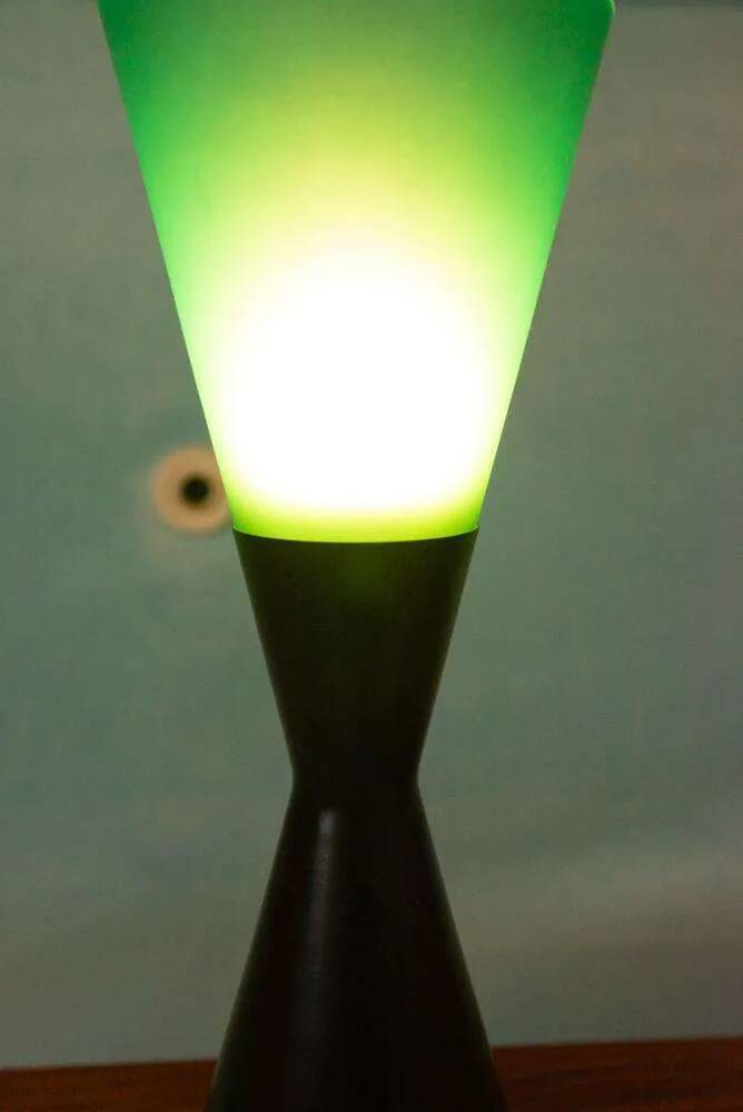 Vintage lamp from the 70s/80s, Memphis diabolo style.