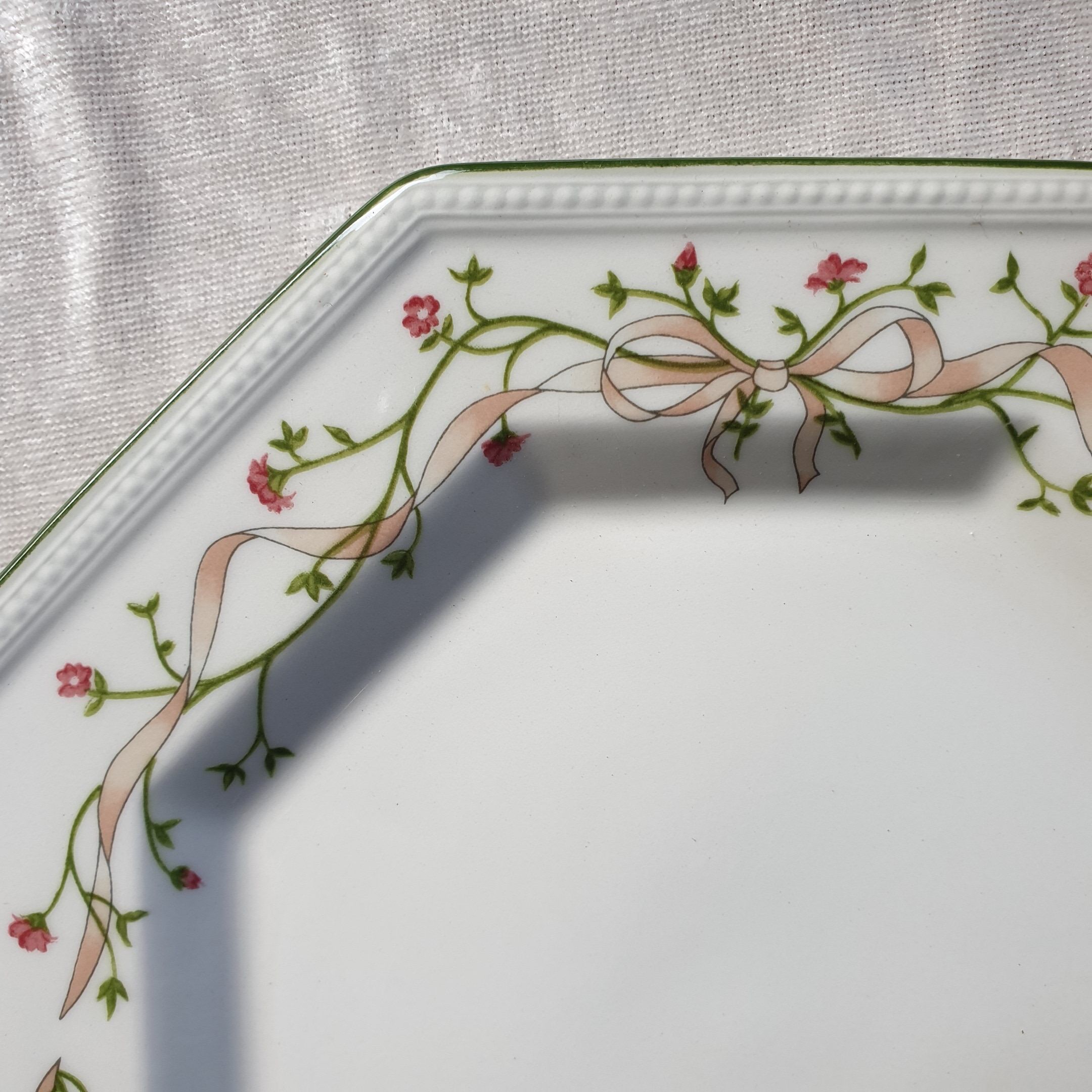 Set of 8 dessert plates