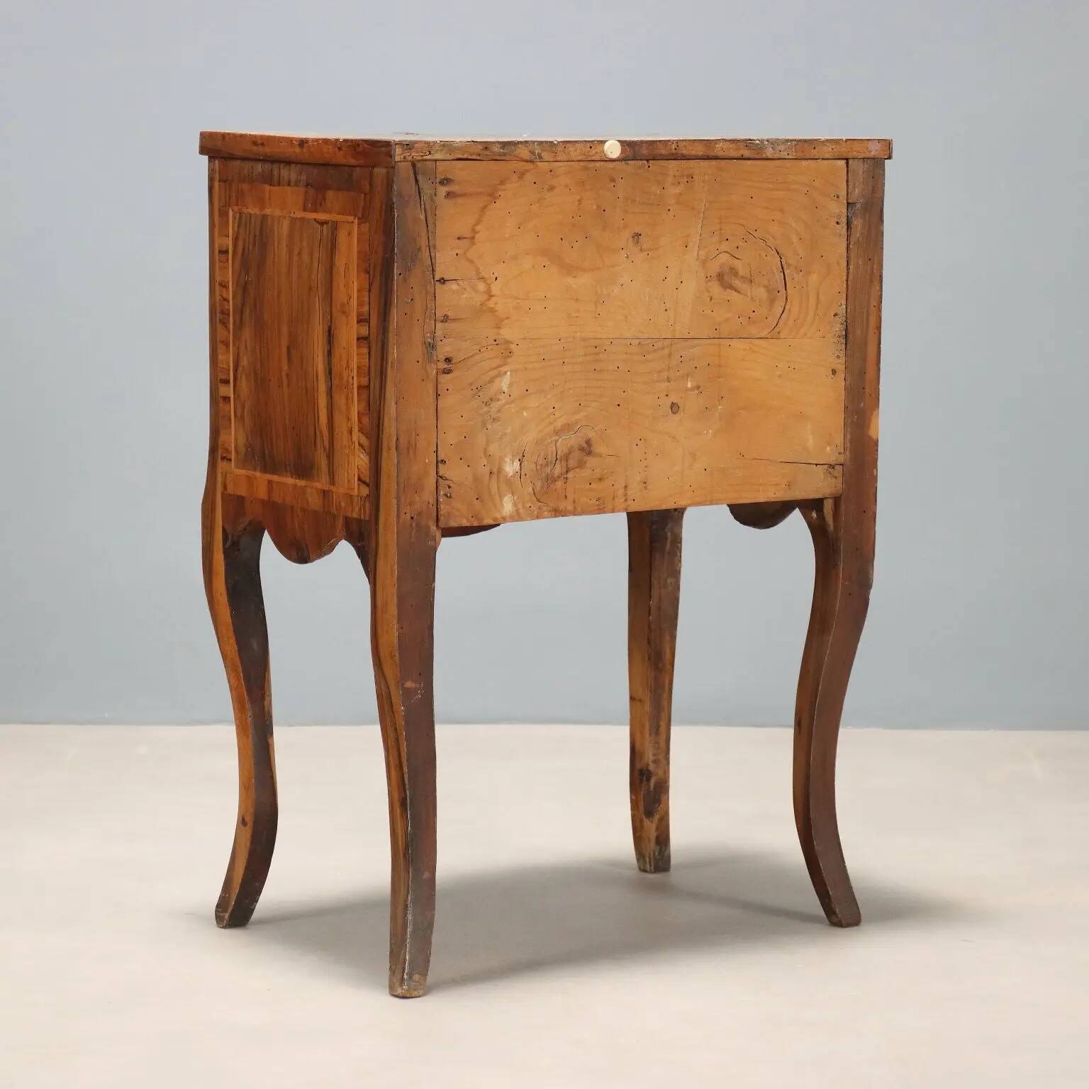 Antique baroque bedside table in walnut, olive wood, Italy, 18th century.