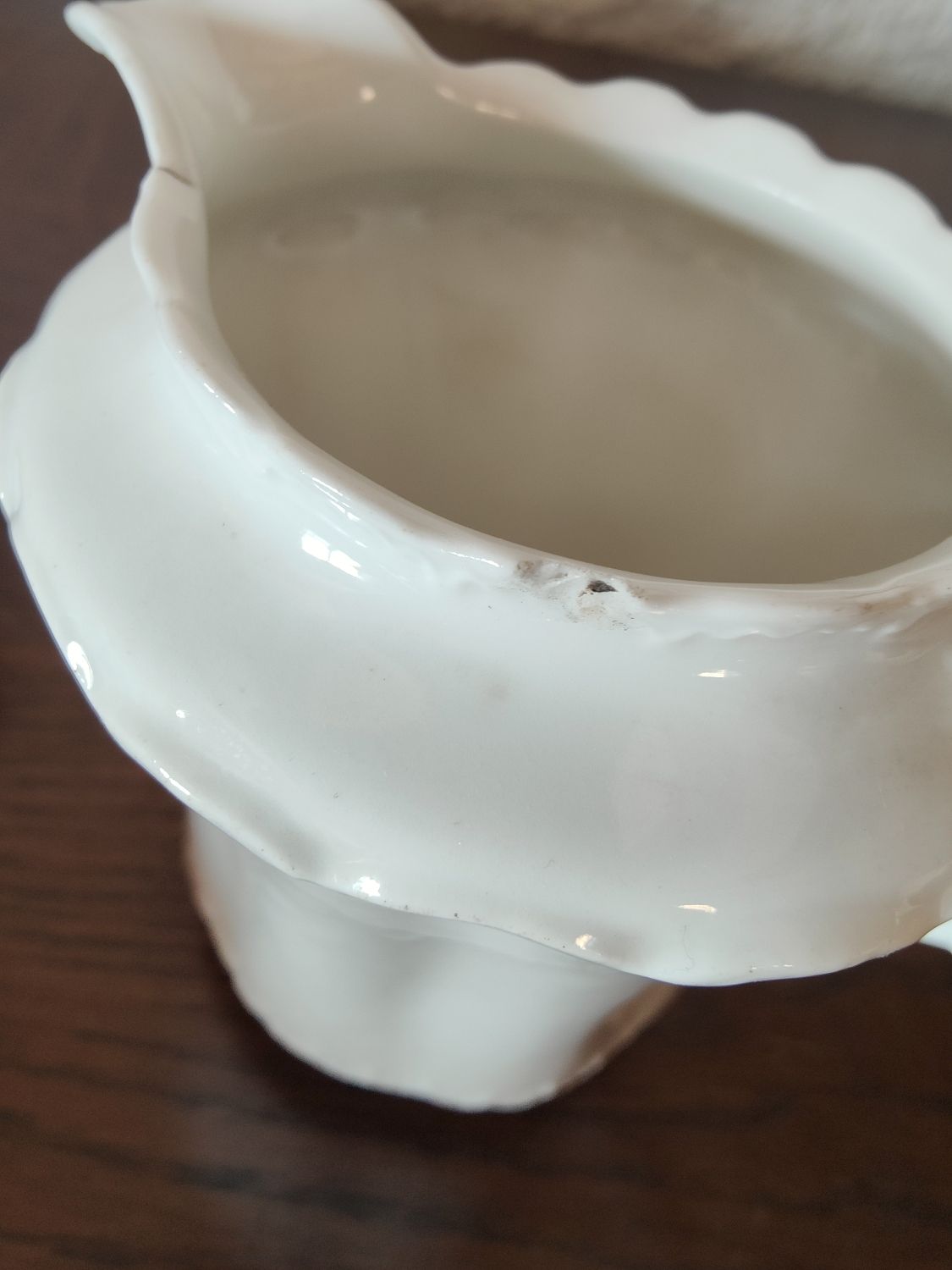 Limoges porcelain coffee maker in Haviland, white milk pot and sugar bowl decorated with leaves