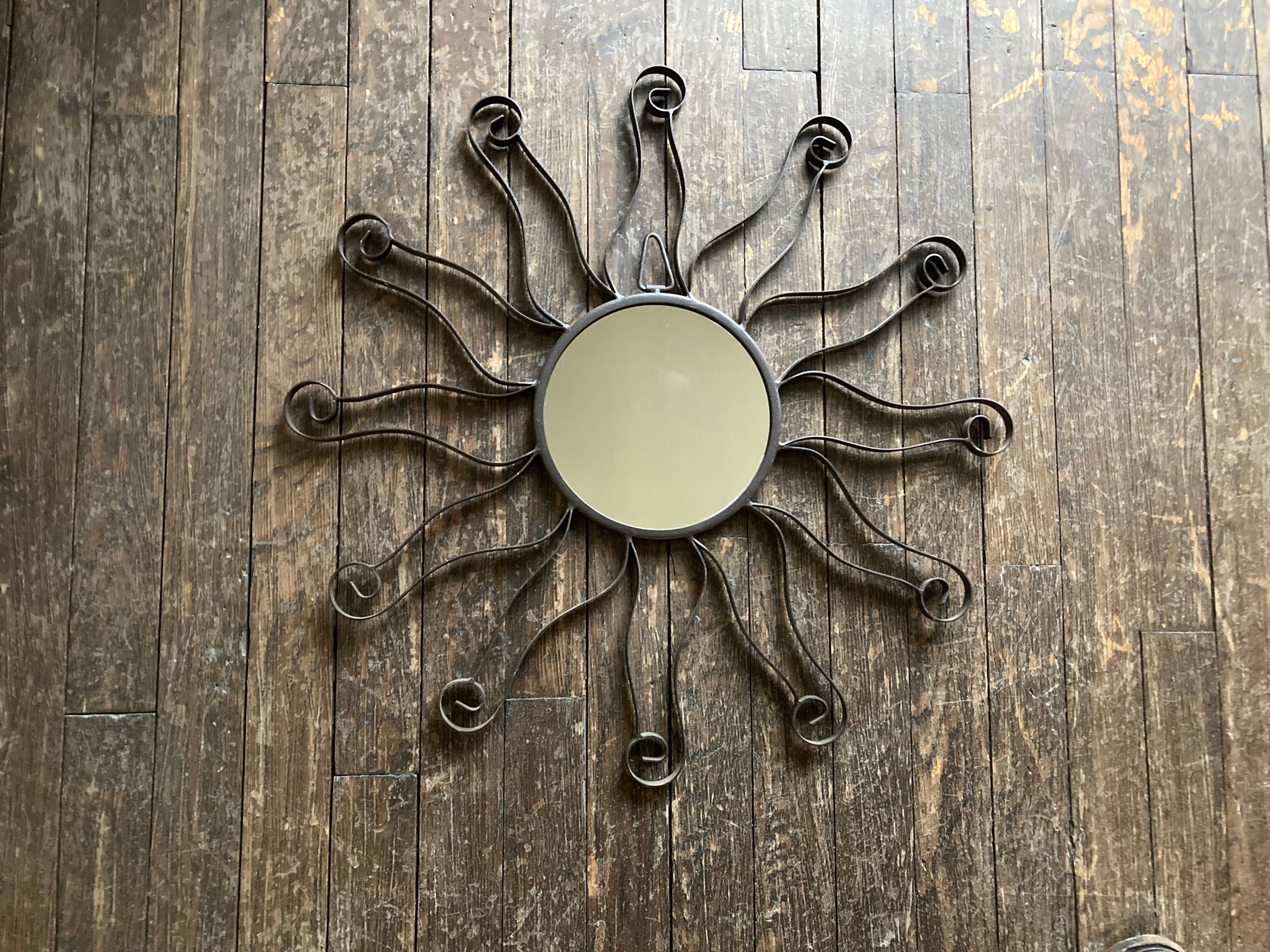 Miroir soleil en fer ondulé 1960 D58cm