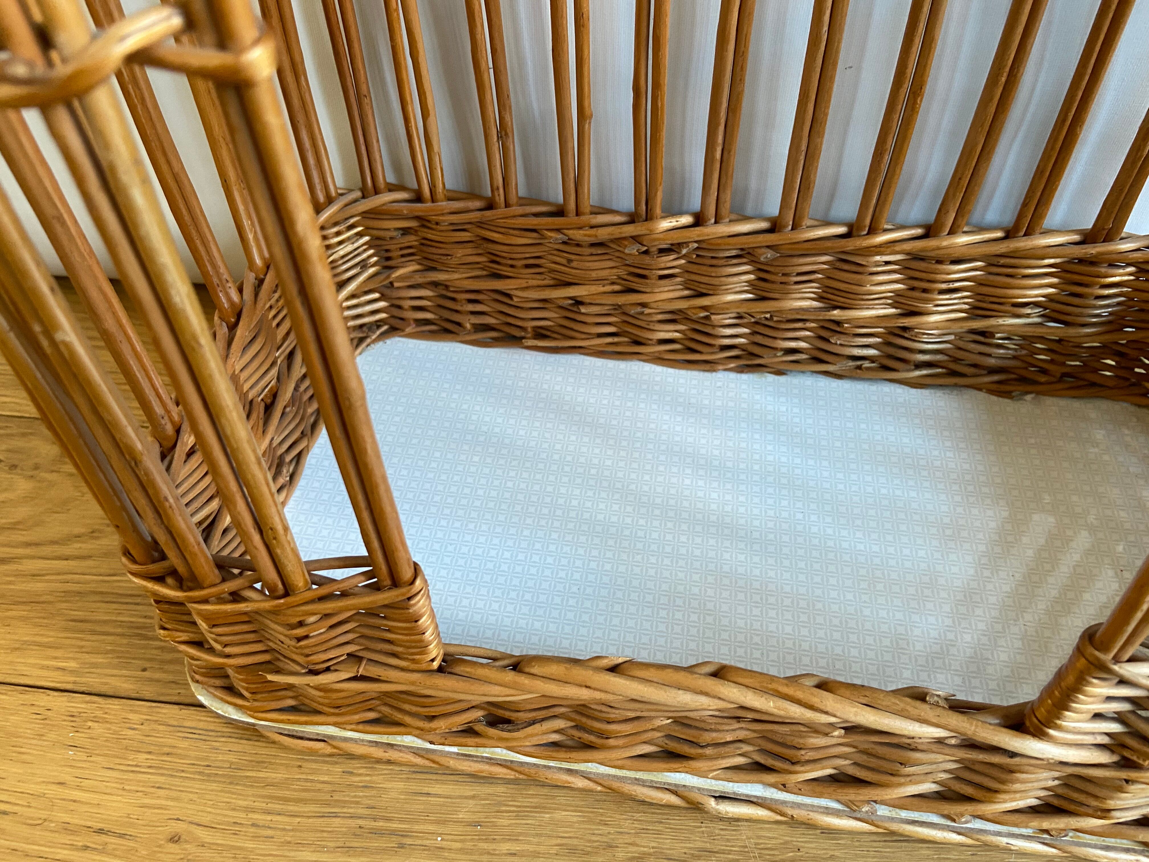 Wicker picnic bar