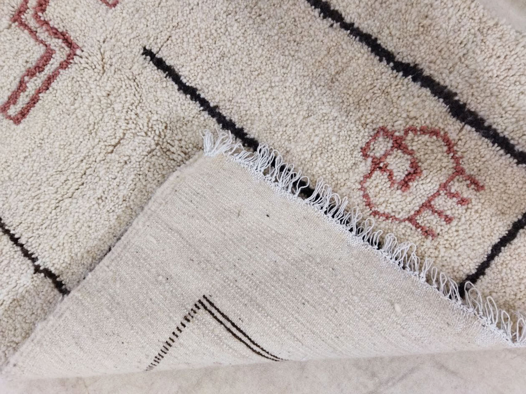 Handmade moroccan berber carpet 150 x 108 cm