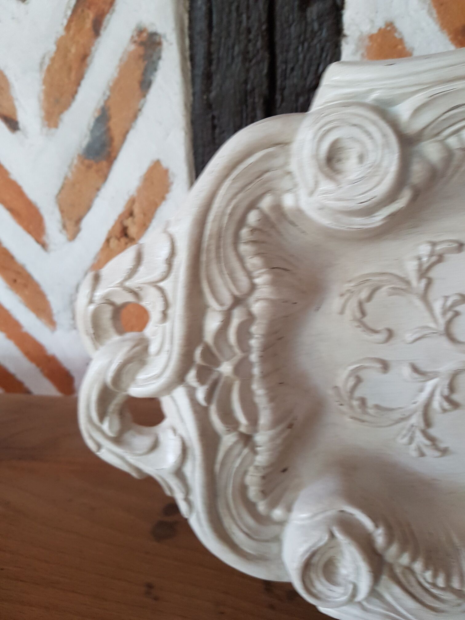 Dish patinated off-white