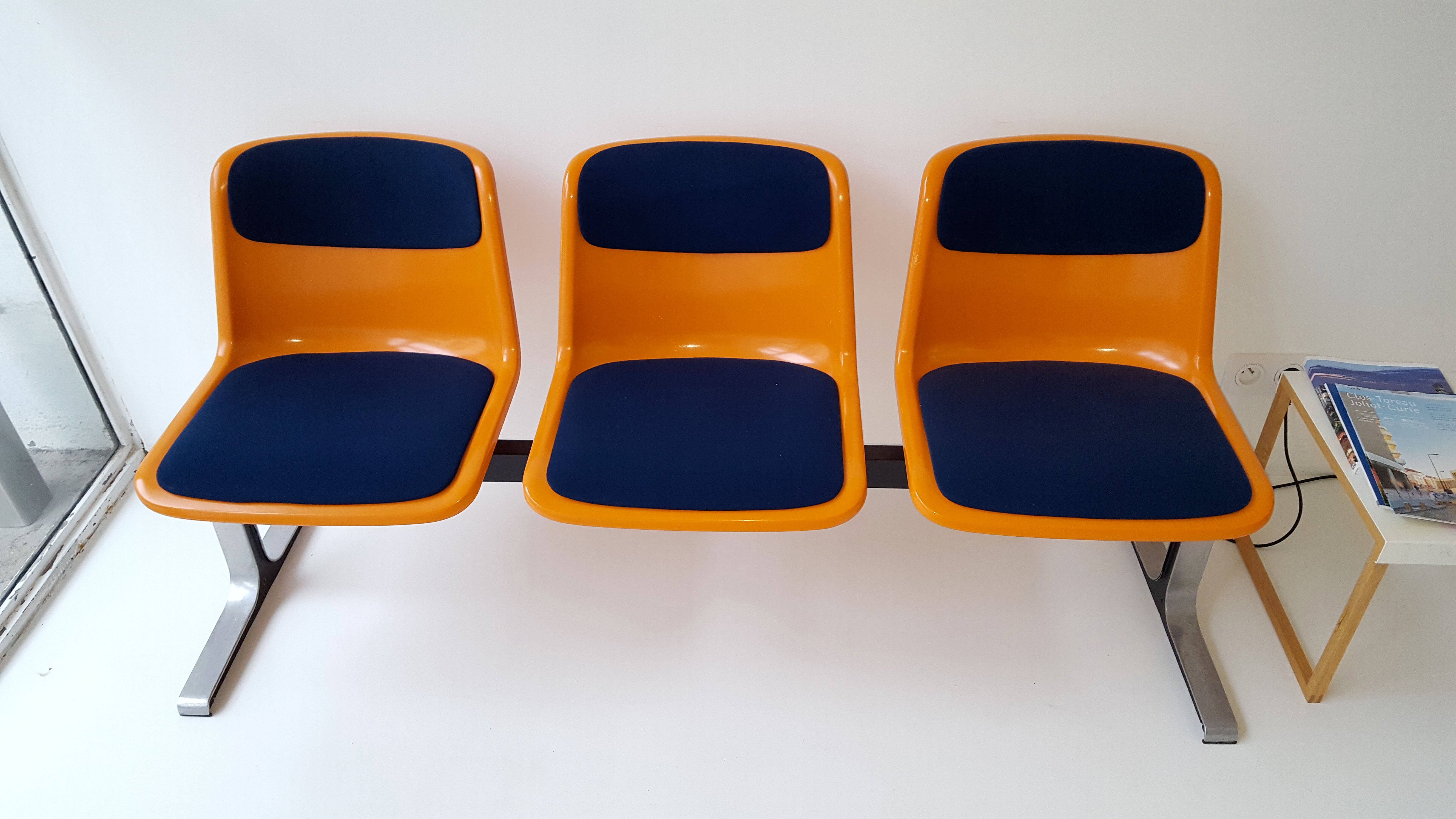 Banc d'attente en fibre de verre par Georg Leowald pour Wilkhahn