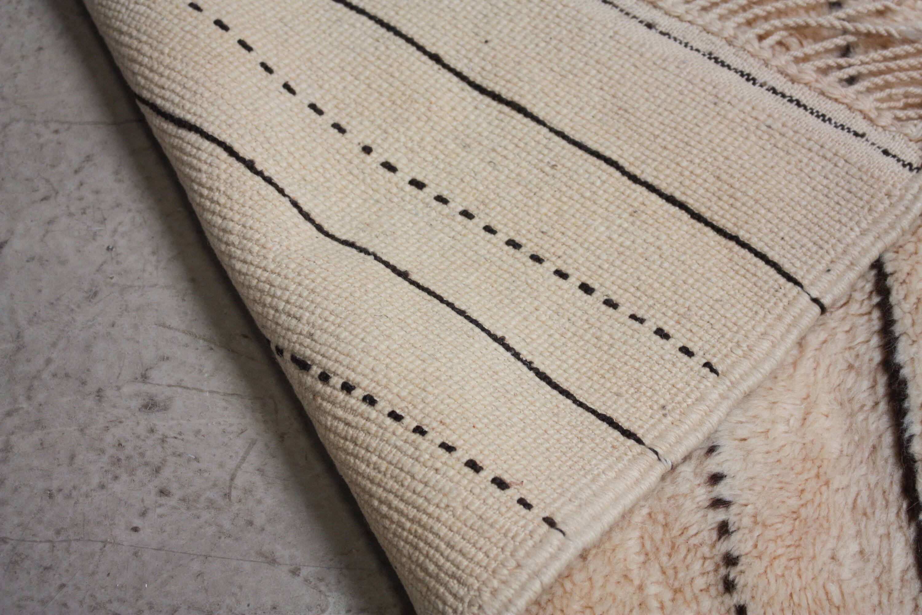 Moroccan beni ourain woollen rug with stripes 180x270cm