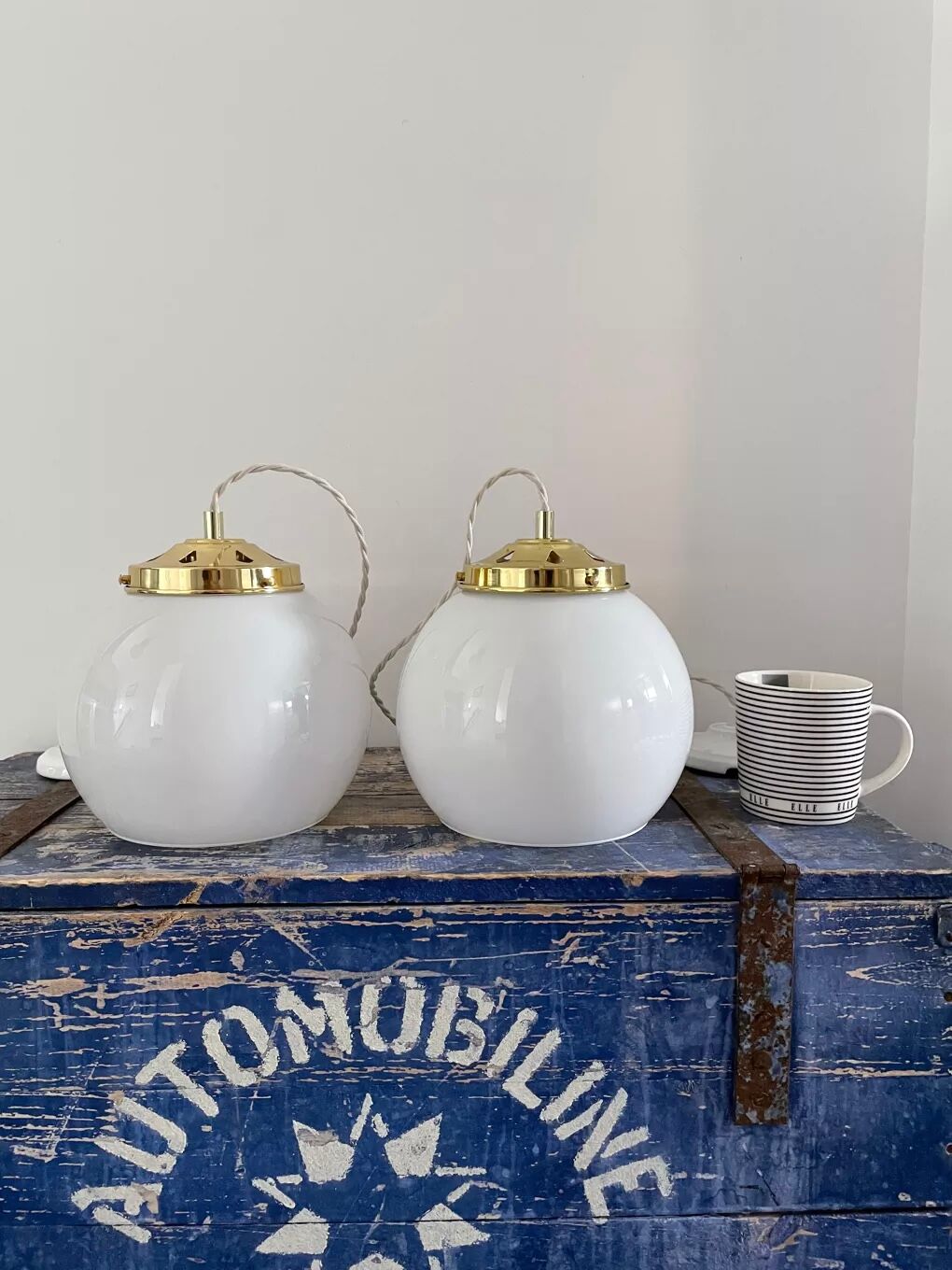 Hanging lamp white opaline