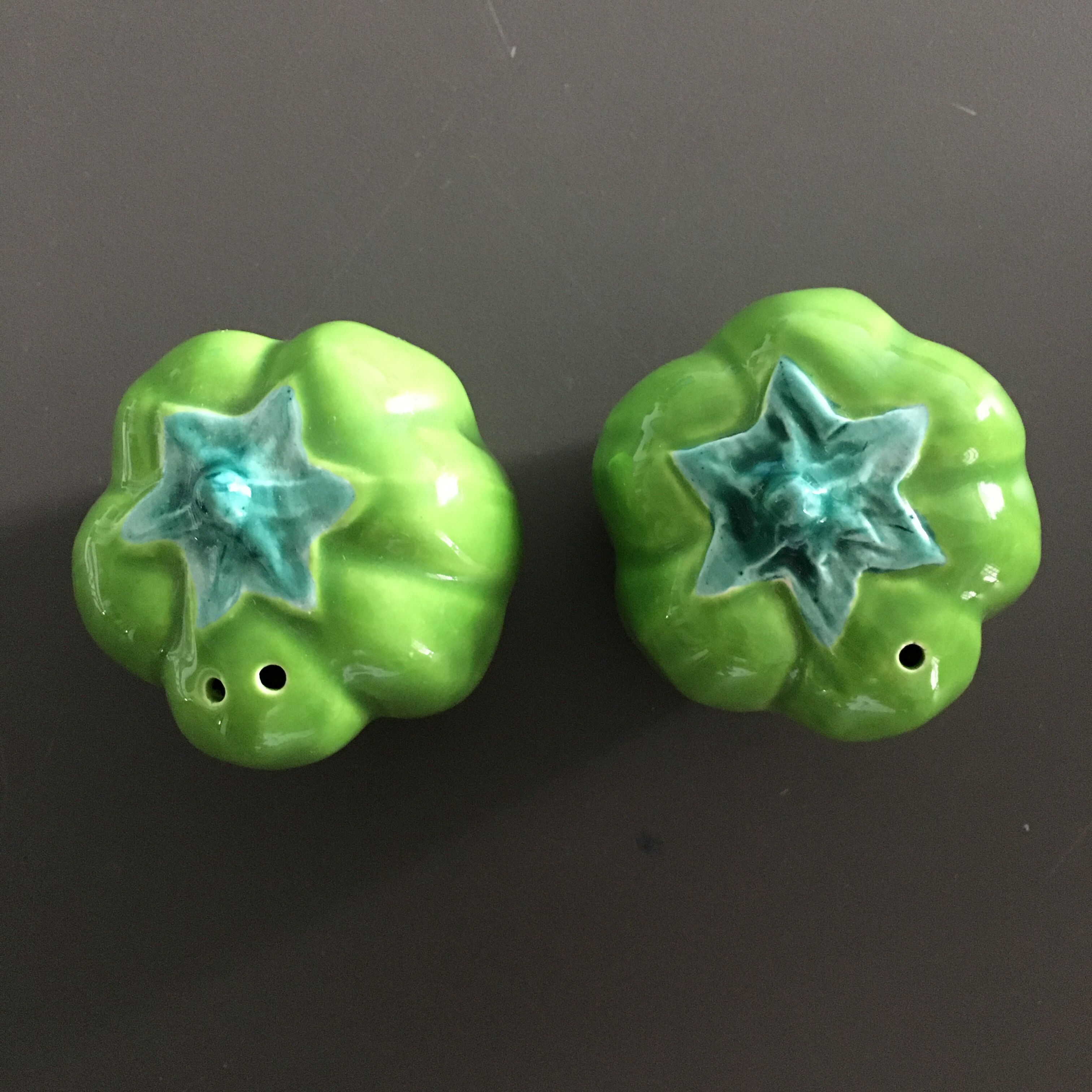 Set salt and pepper green peppers