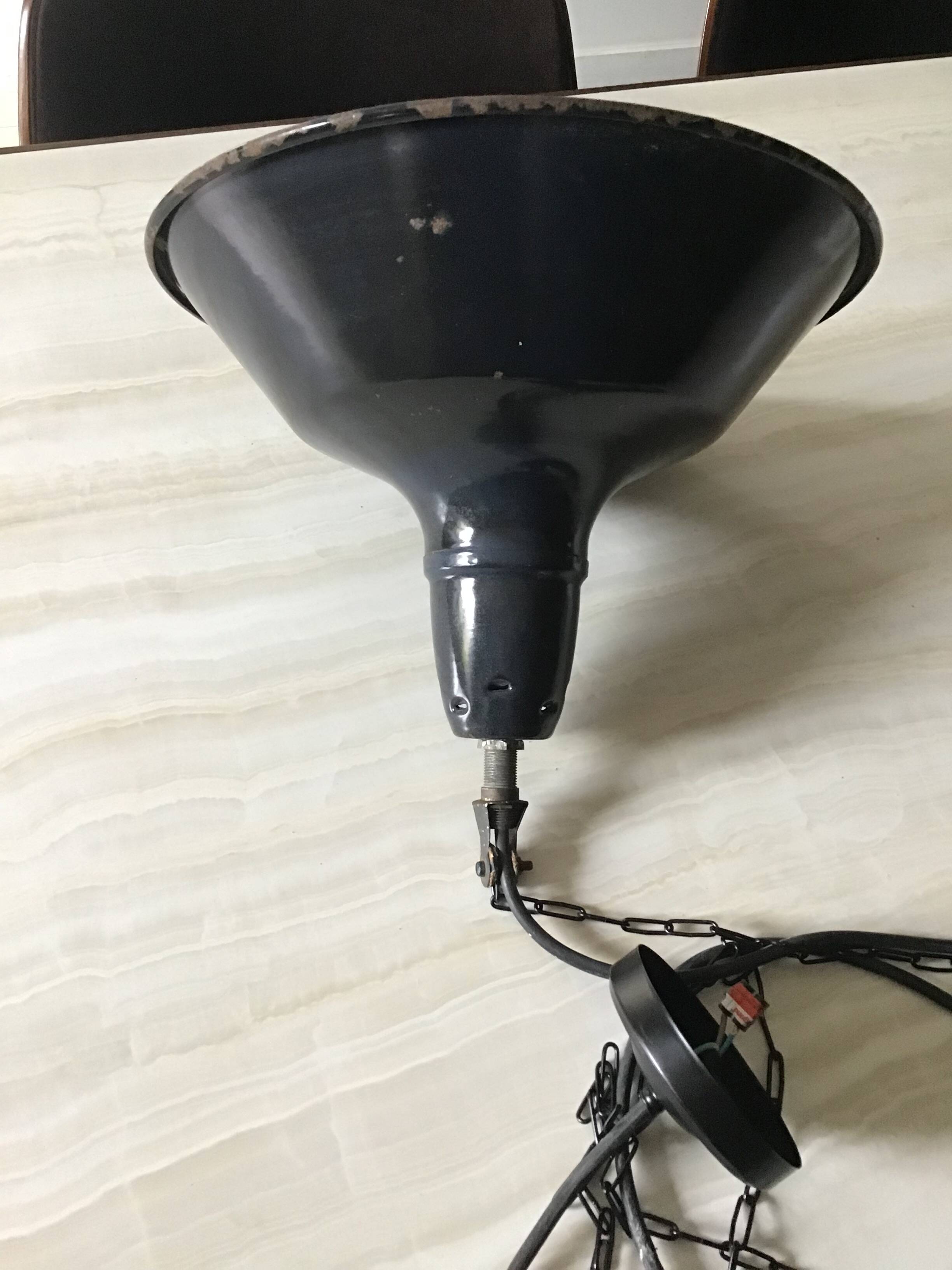 Industrial enamelled sheet metal suspension