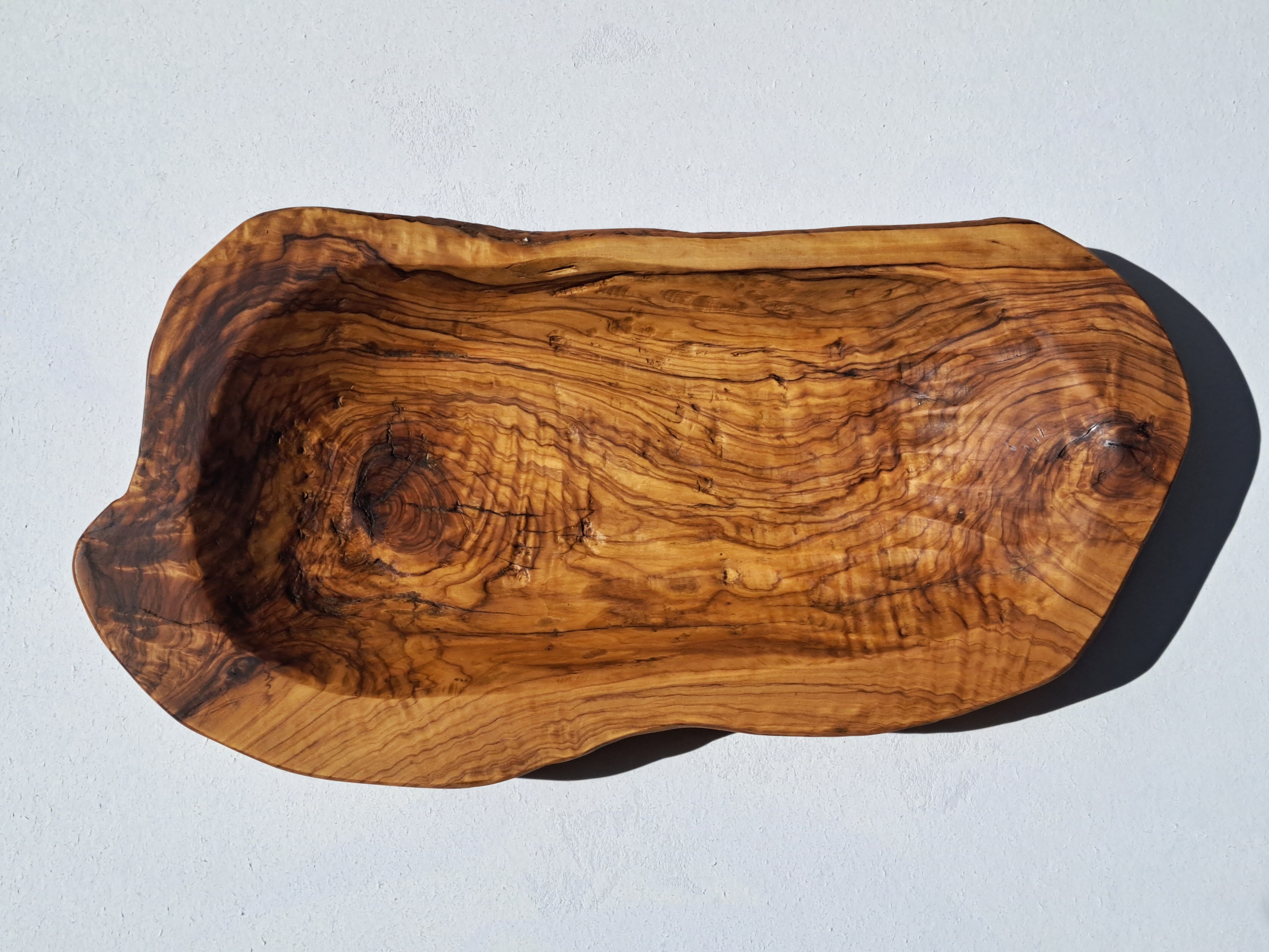 Brutalist dish in olive wood 1970