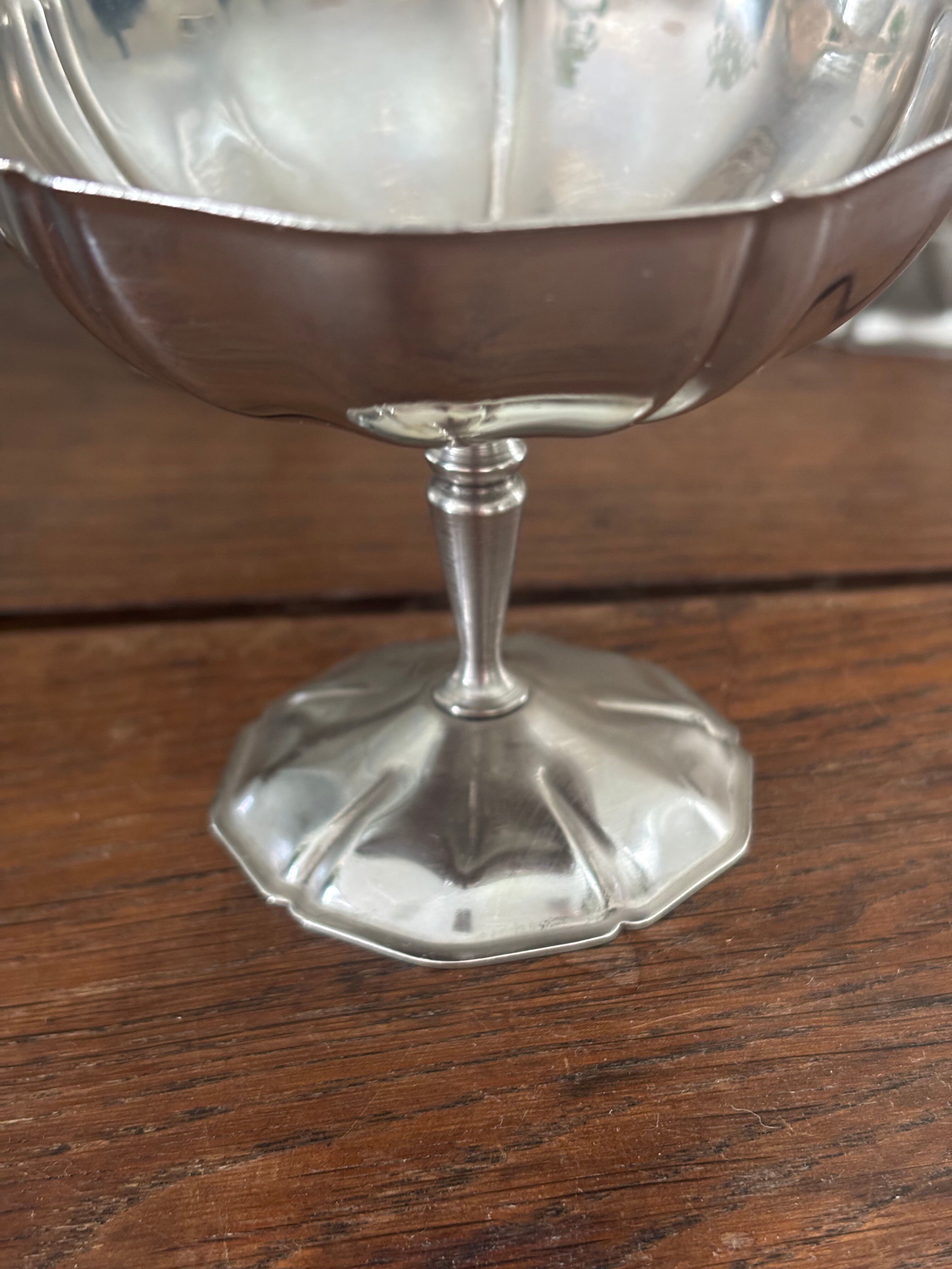 Lot de 8 coupes à glace en inox finement ciselées