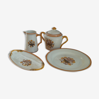 Ensemble de 4 pièces en porcelaine Creil et Montereau modèle Oeillet