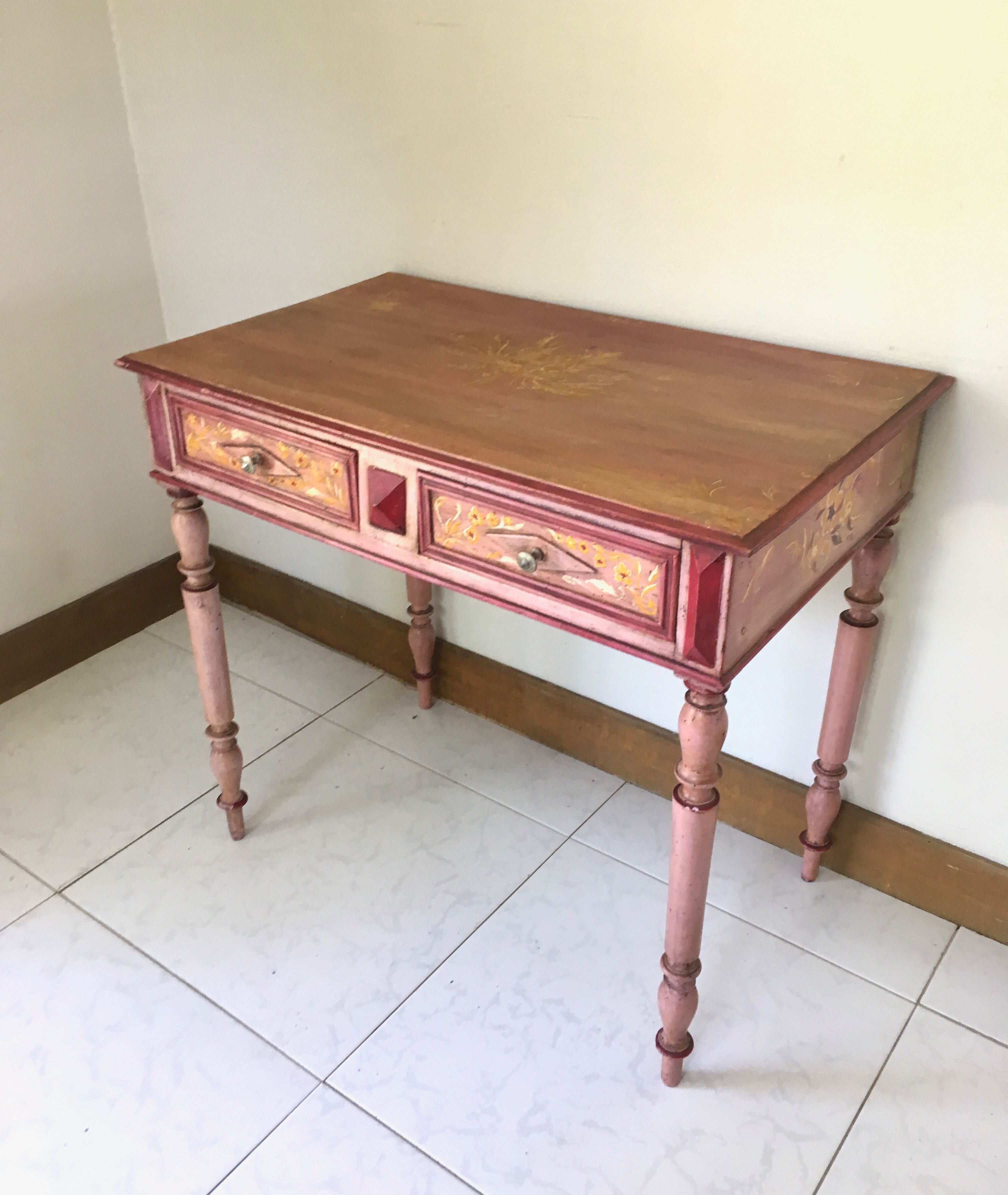 Table d’appoint à tiroirs ou bureau d'enfant