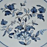 Compotier A. Montagnon à décor de fleurs camaïeu bleu