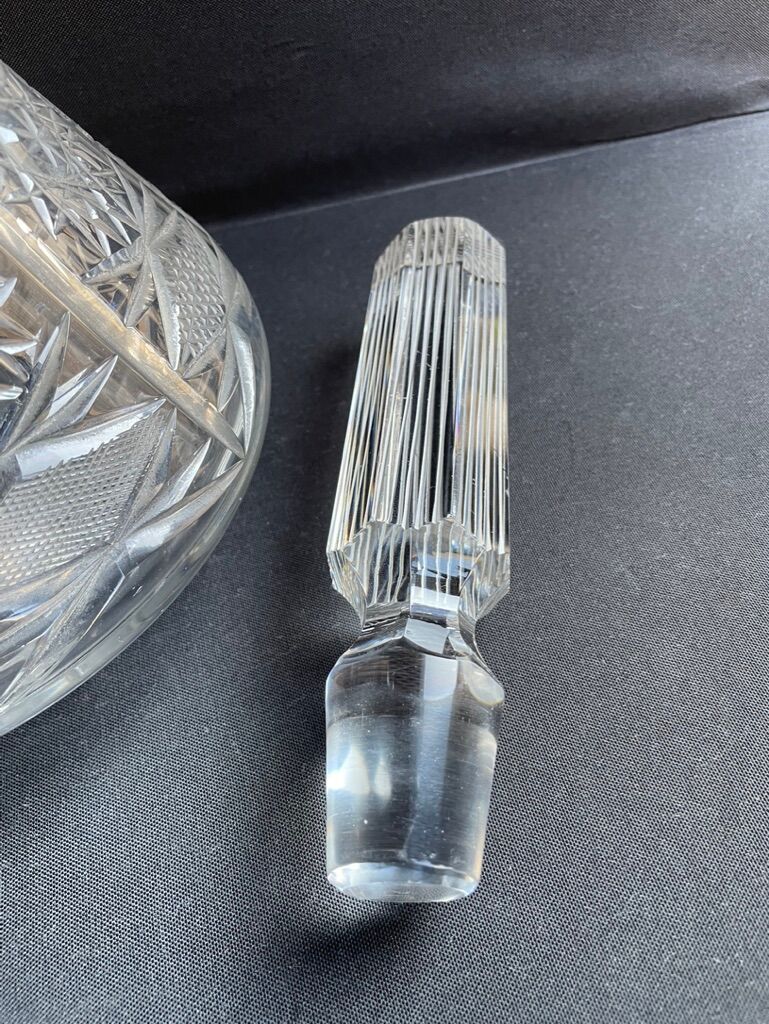 Carafe en cristal soufflé et taillé
