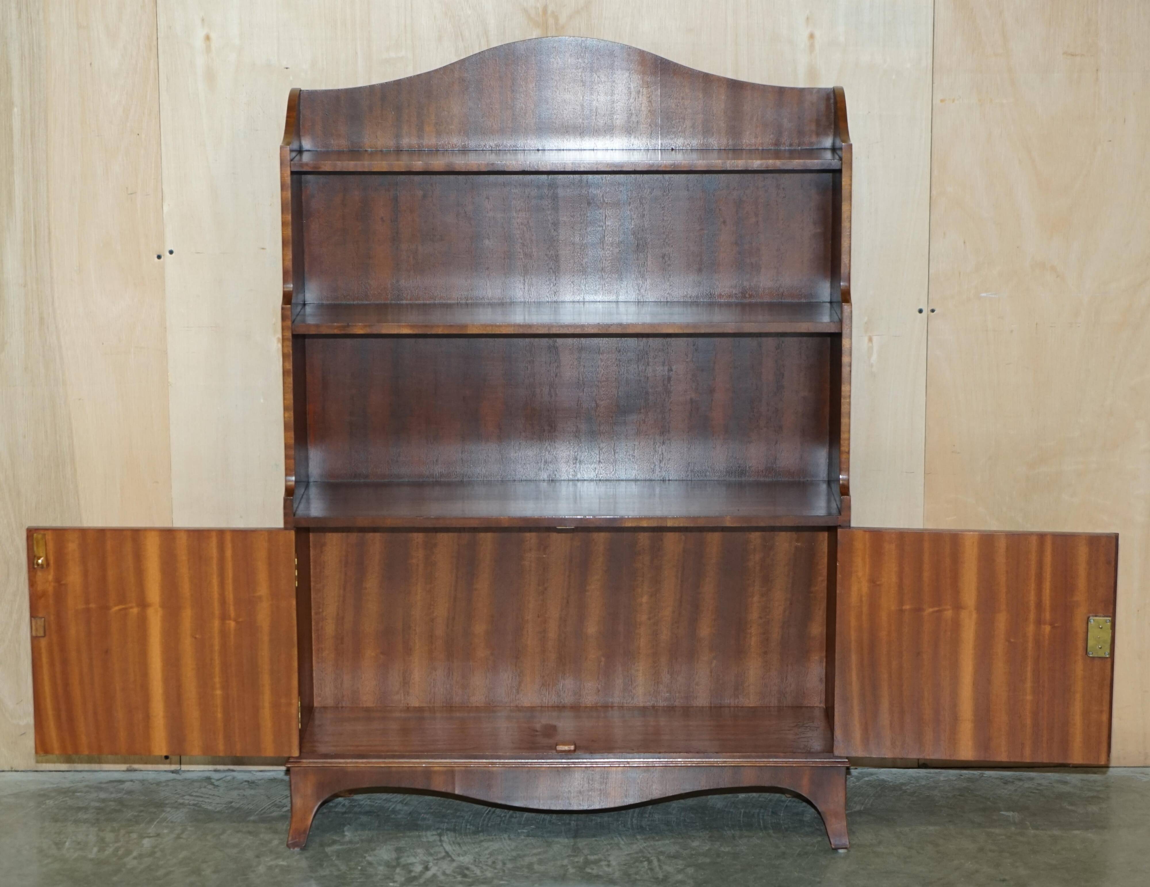 Pair of Open Low Bookcases in Flamed Mahogany
