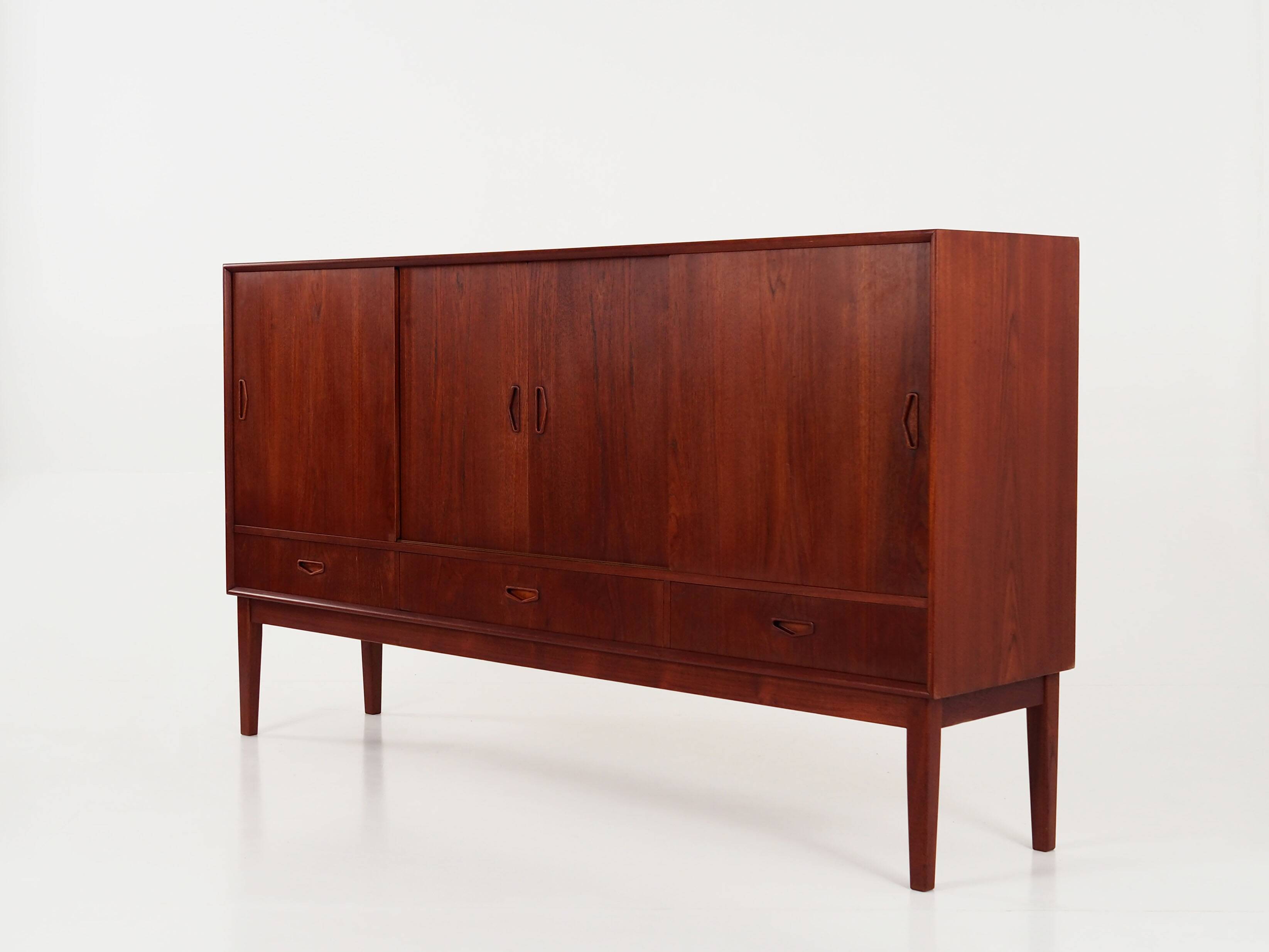 Buffet haut en teck, design danois, années 1970, production : Danemark