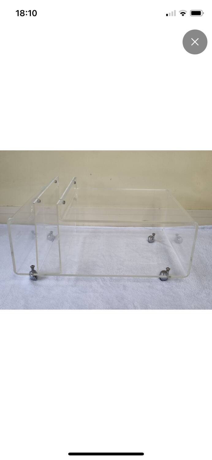 Table basse et porte revue en plexiglas vintage, années 70