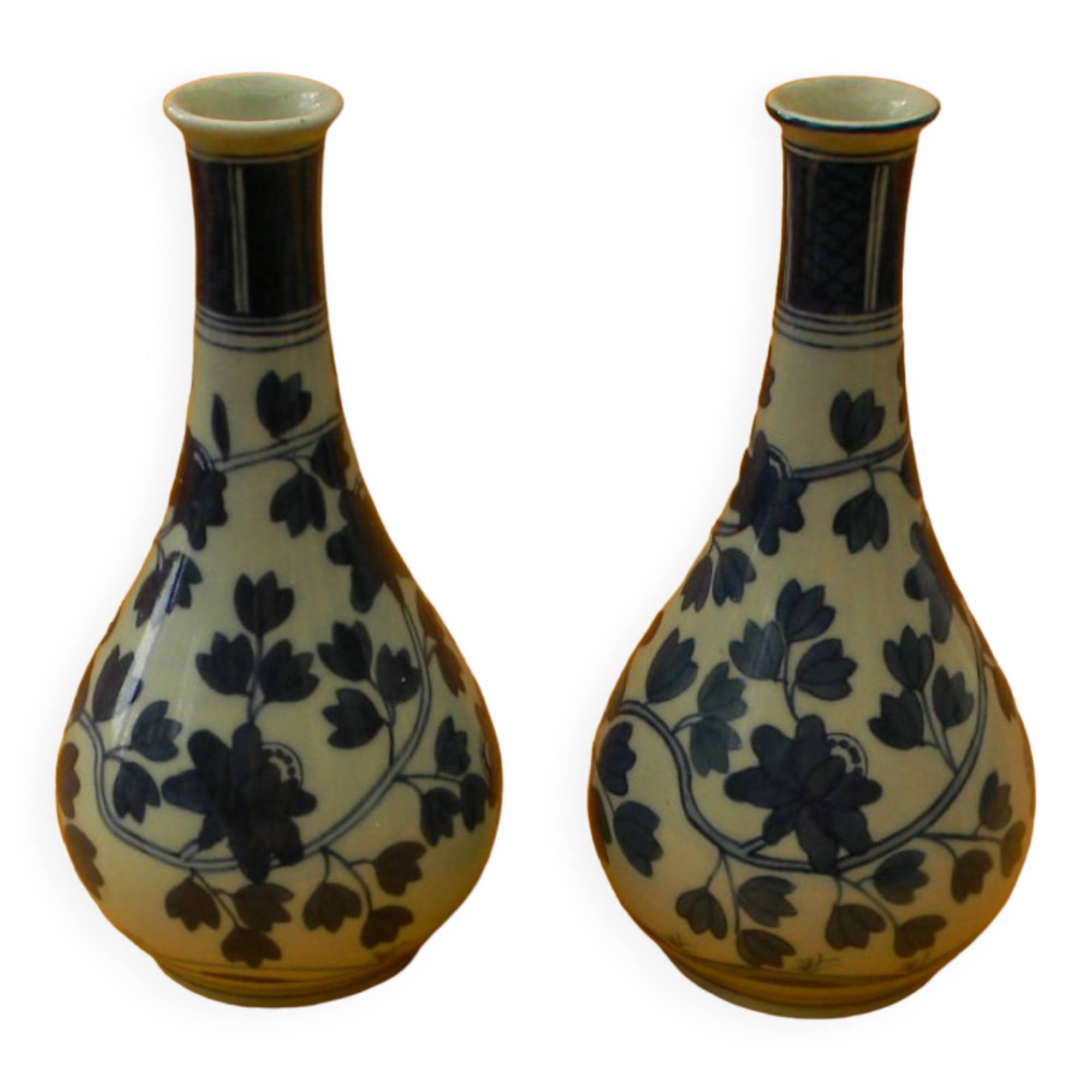 Pair of Asian porcelain vases. Blue décor.