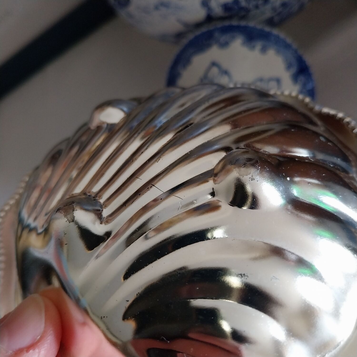 Shell-shaped silver-plated butter dish Jacques made in England.