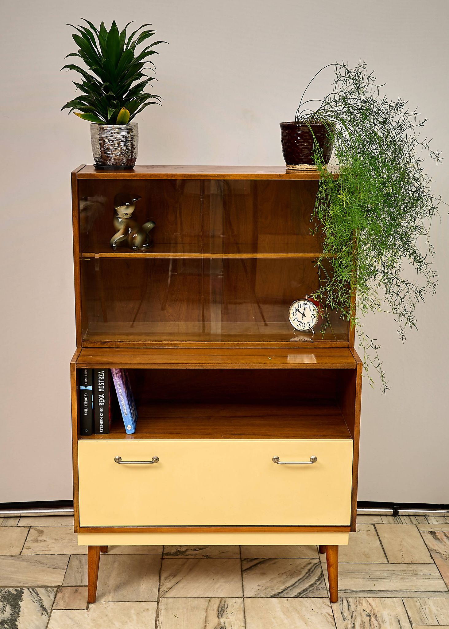 Vitrine du milieu du siècle des années 1960, Tchécoslovaquie