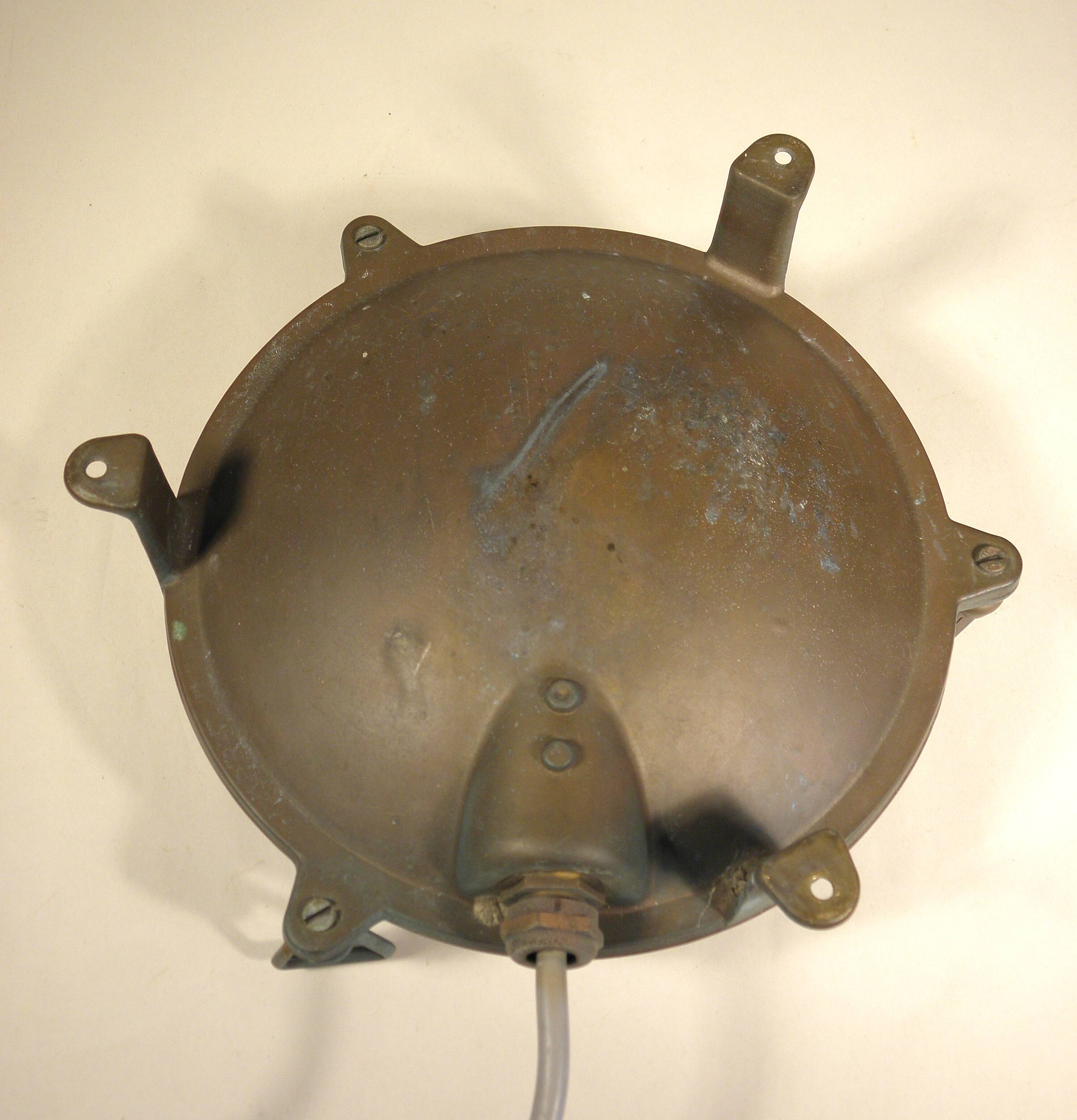 22 cm brass "porthole" wall light