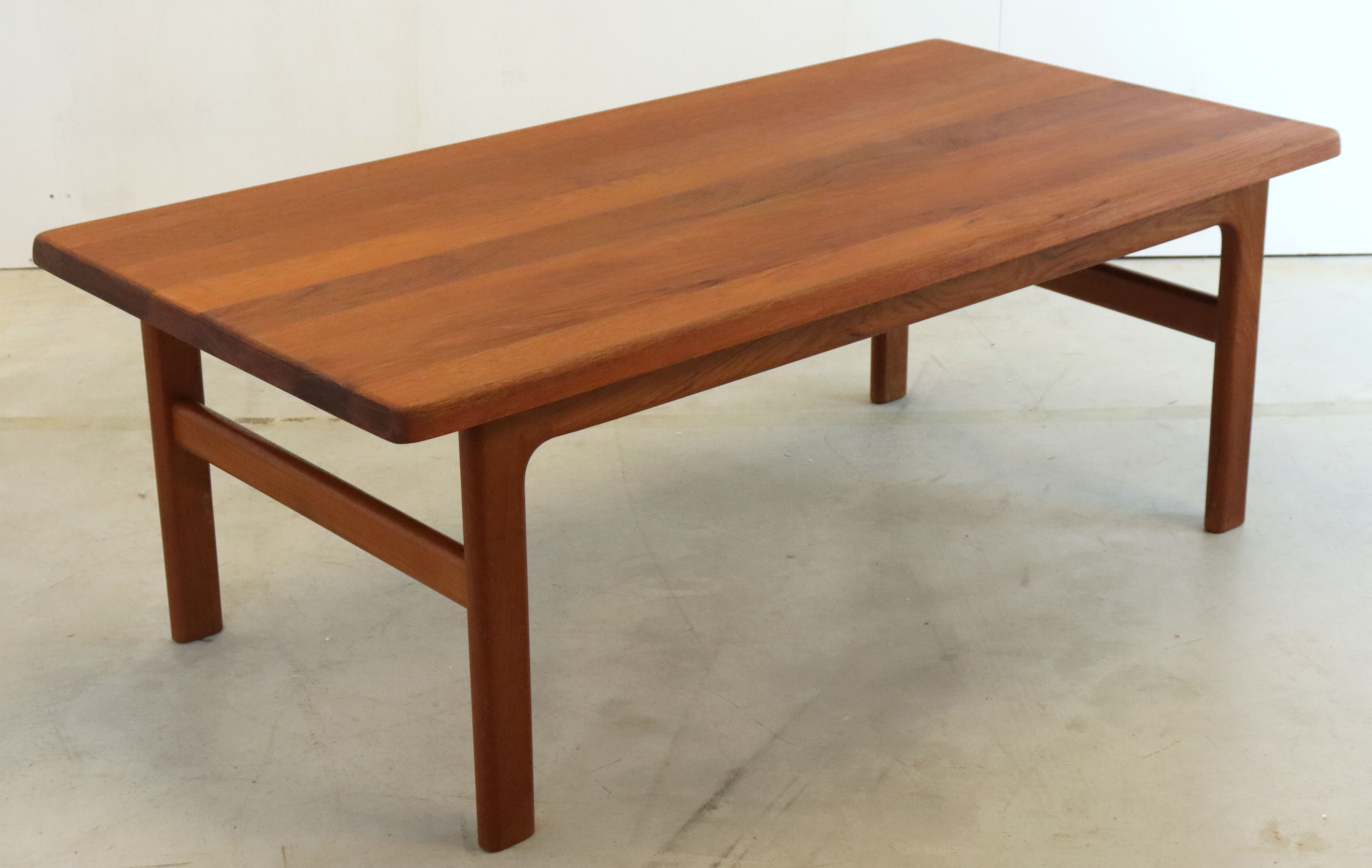 Niels Bach danish design teak coffee table 'Bratbjerg'