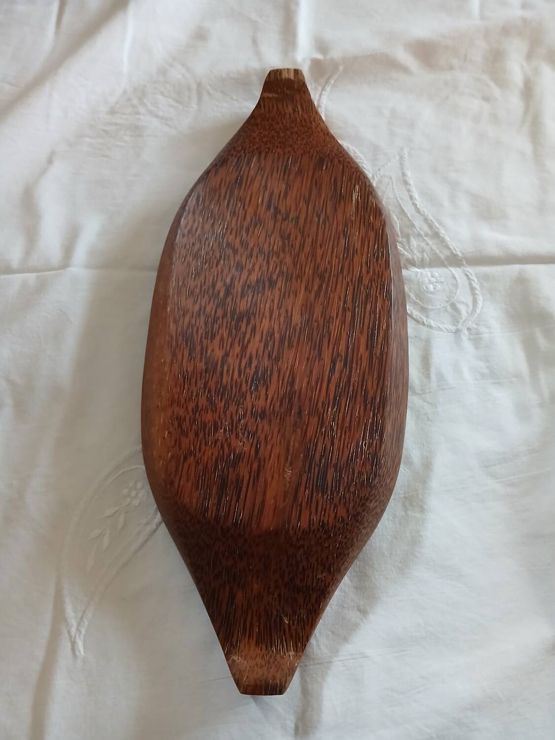 2 coconut wood dishes