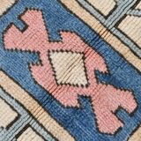 Grand tapis kilim 286x208, tons rose et bleu, motifs tribaux vintage