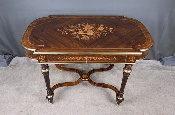 Table de milieu en placage de palissandre, époque Napoléon III – 2ème partie XIXe
