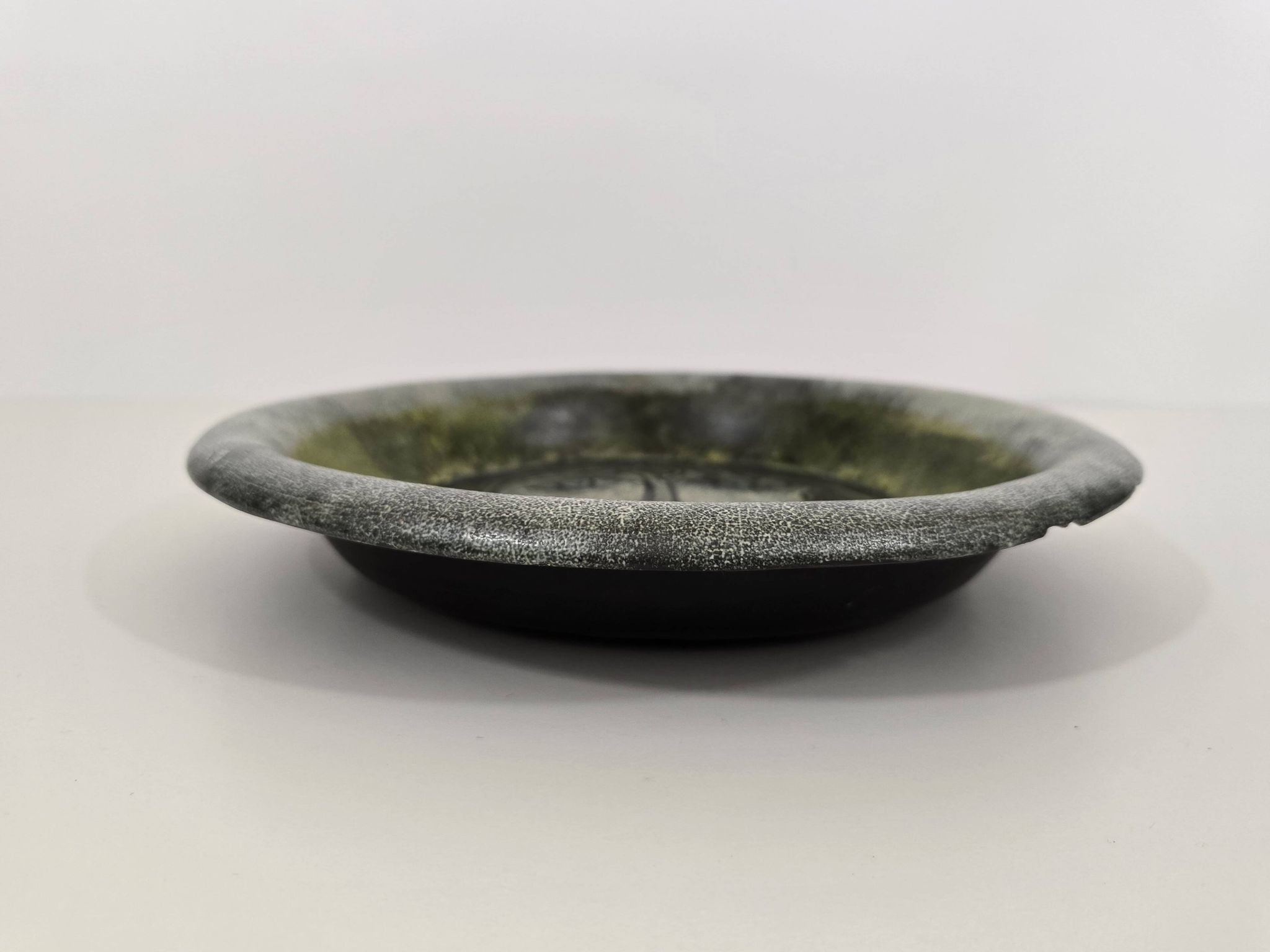 Decorative dish with a woman's face signed Le Tignard – Accolay, France 1970