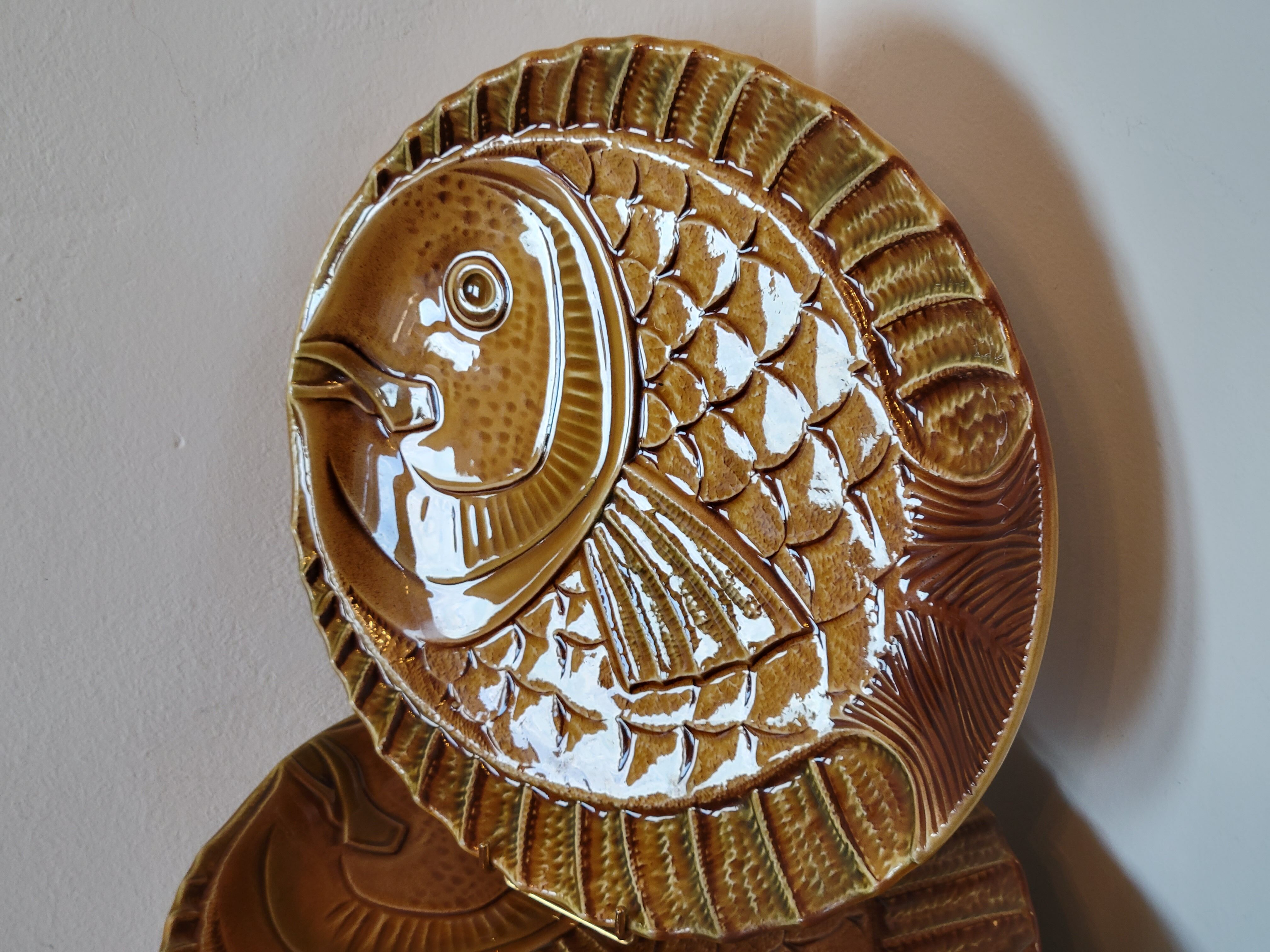 10 flat plates fish décor in vintage Sarreguemines slip