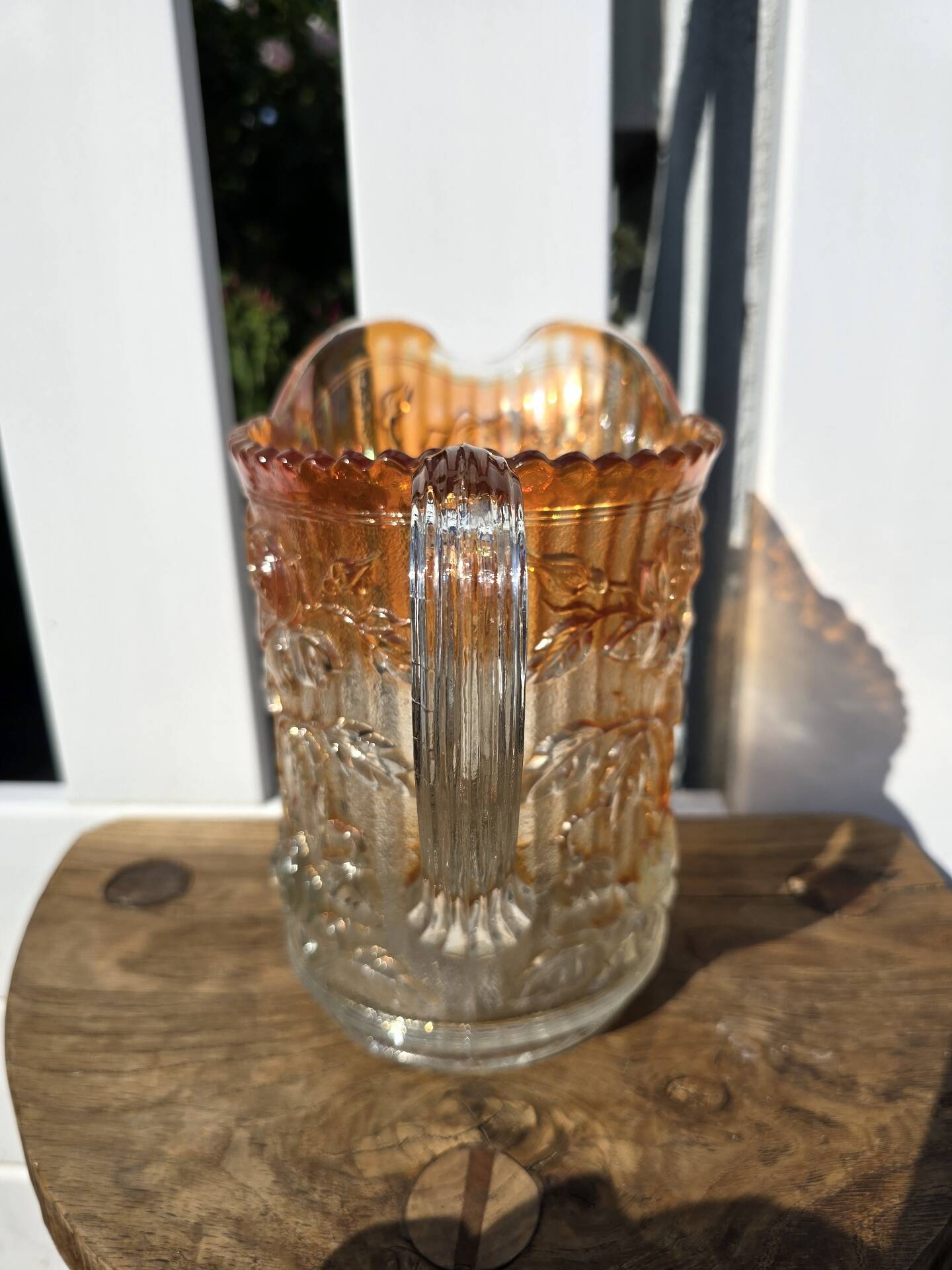 Pichet vintage Carnival Glass Marigold motifs roses –Années 1920-30