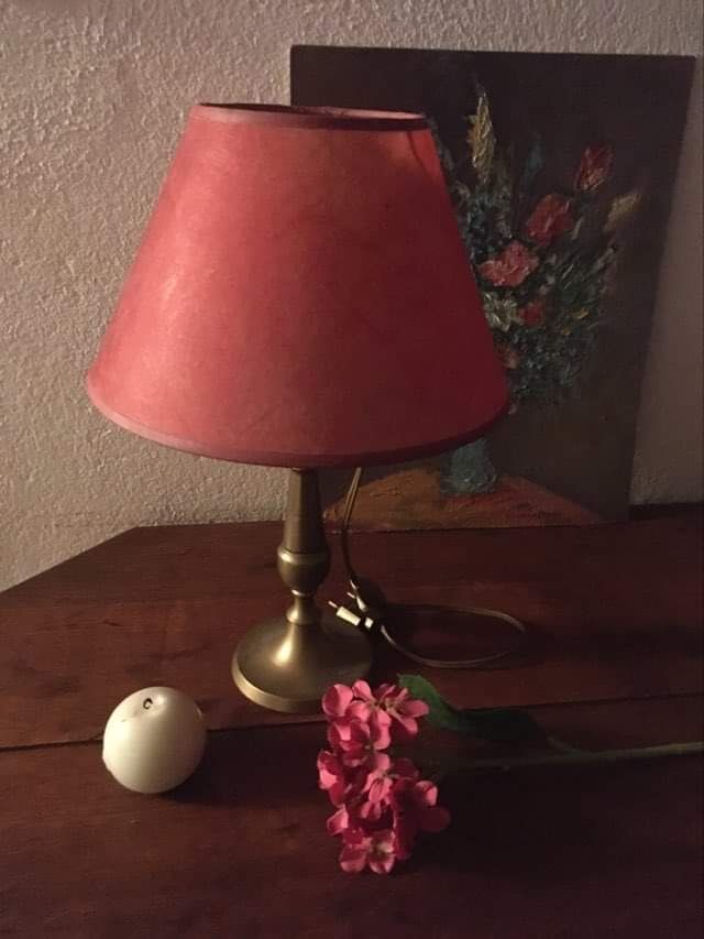 Table lamp at the foot candlestick