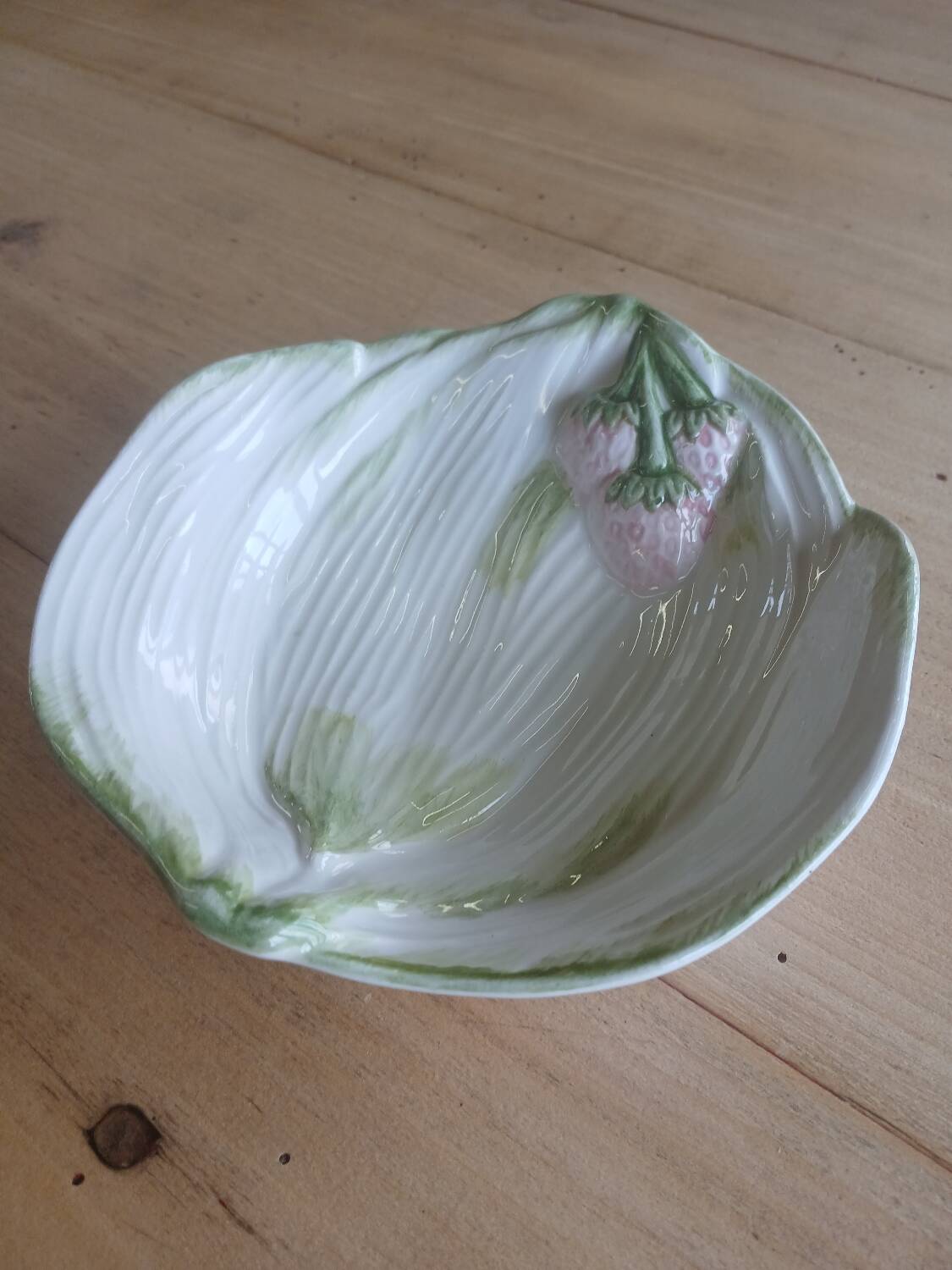 Barbotine strawberry bowl