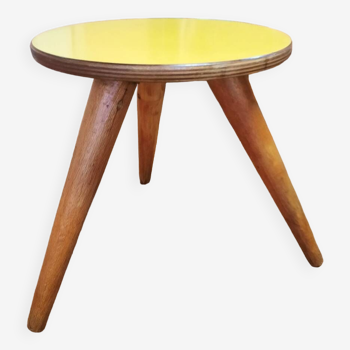 Petite table tripode