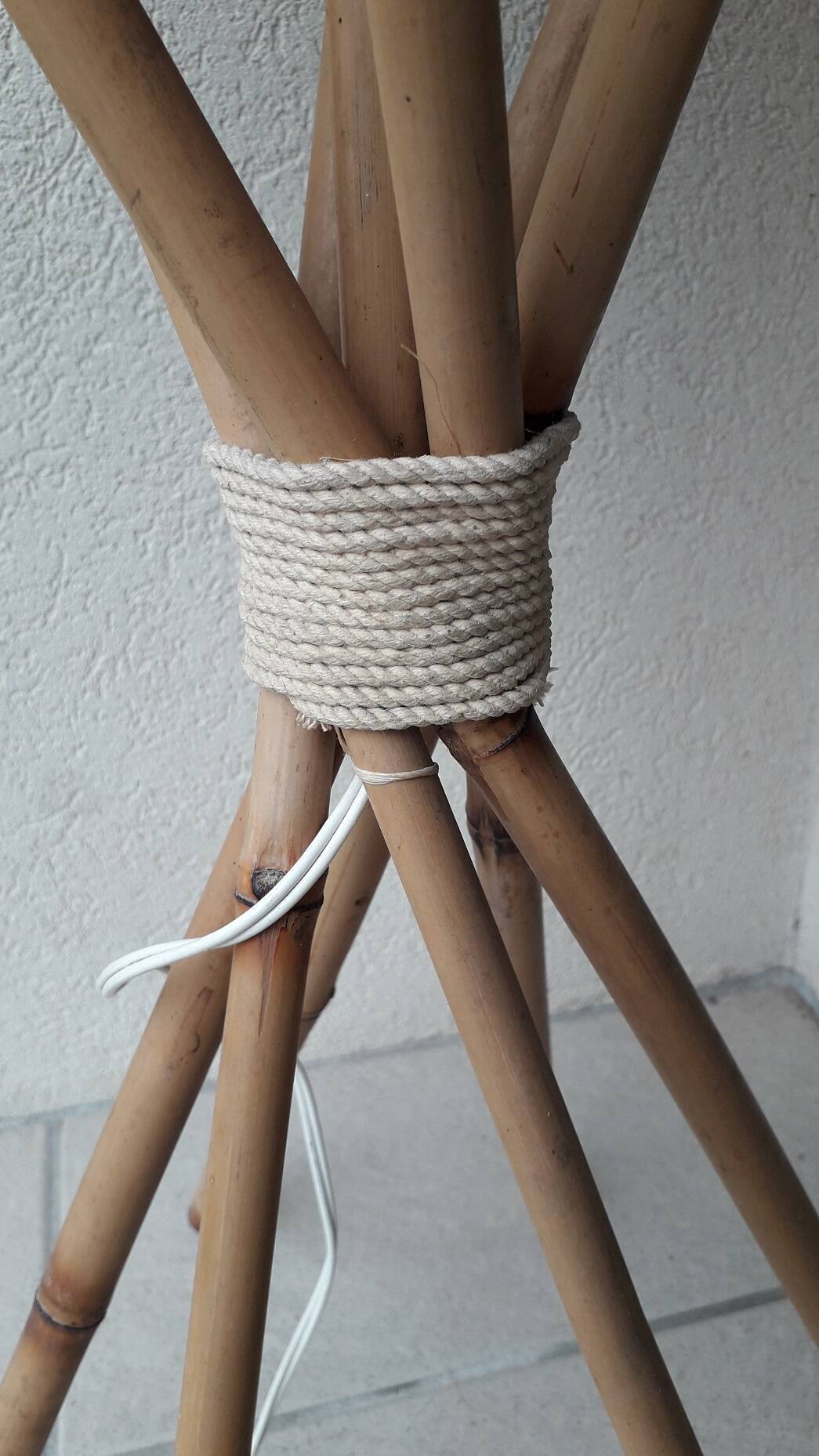 Lampadaire bambou et ficelle