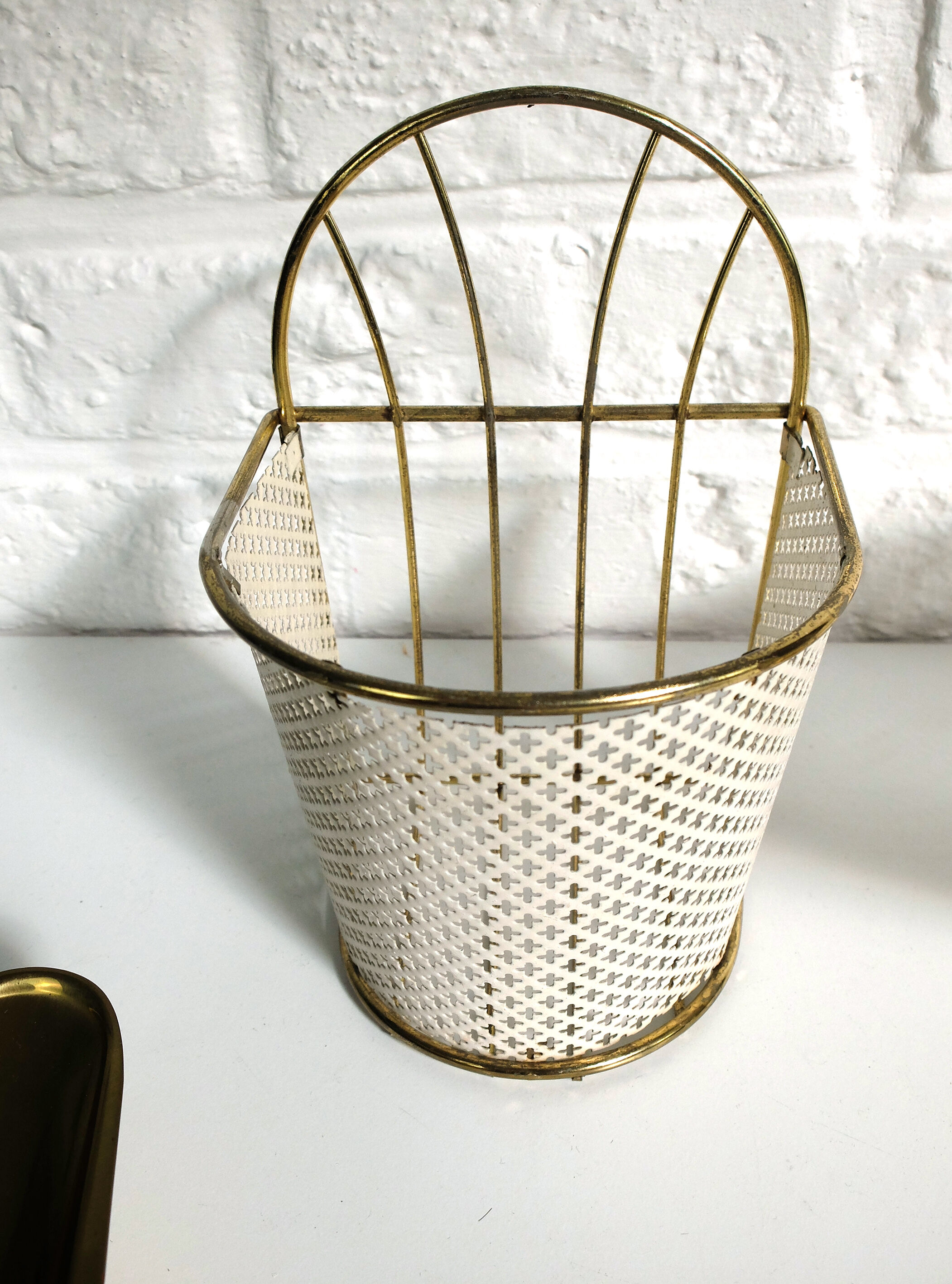 White and gold hanging basket 50/60