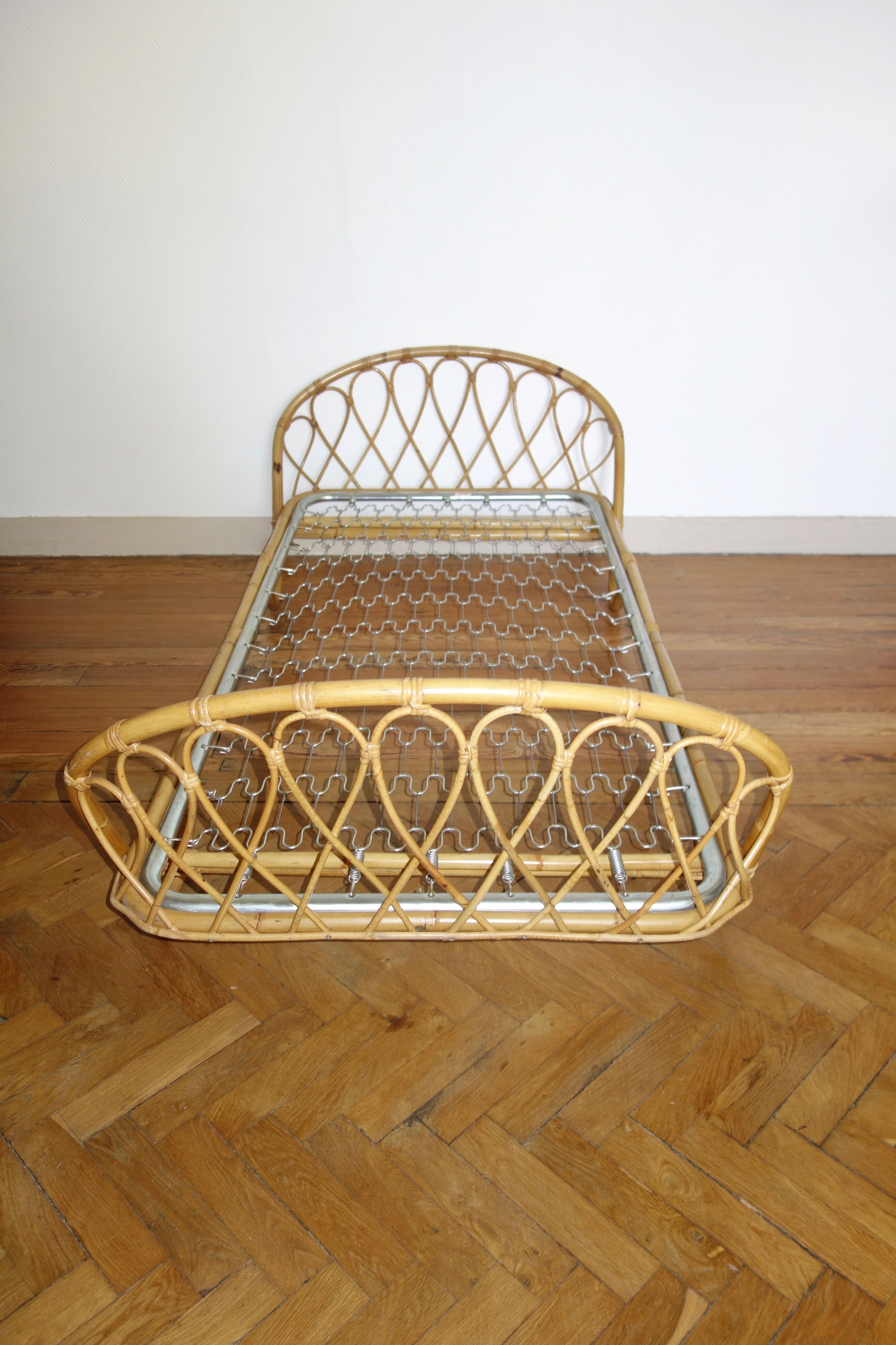 Bed basket rattan 60s
