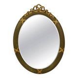 Faceted wall mirror in neoclassical Gustavian style, oval, in gilded wood, Italy, 1900s.