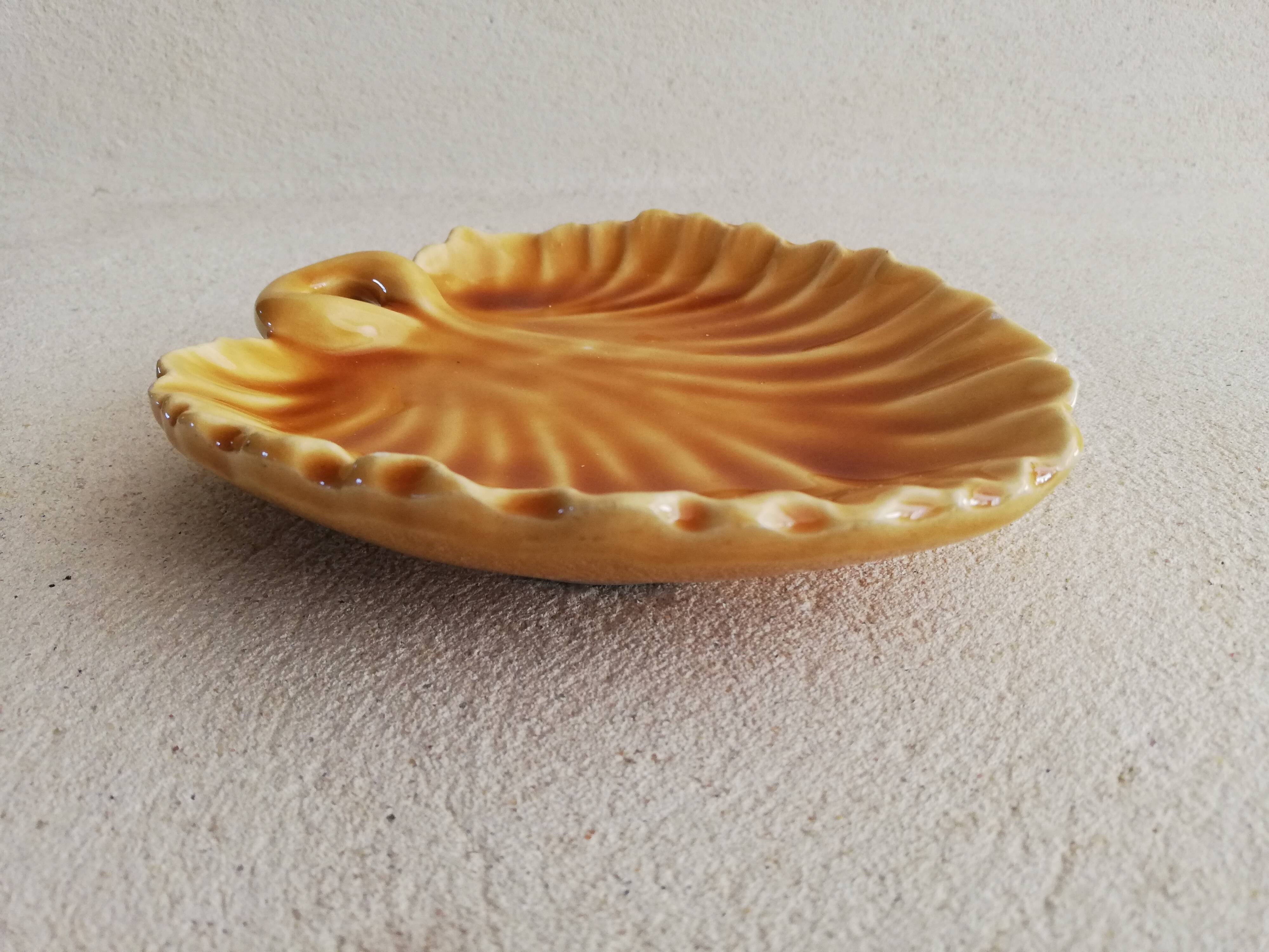 Vintage ceramic pocket empty